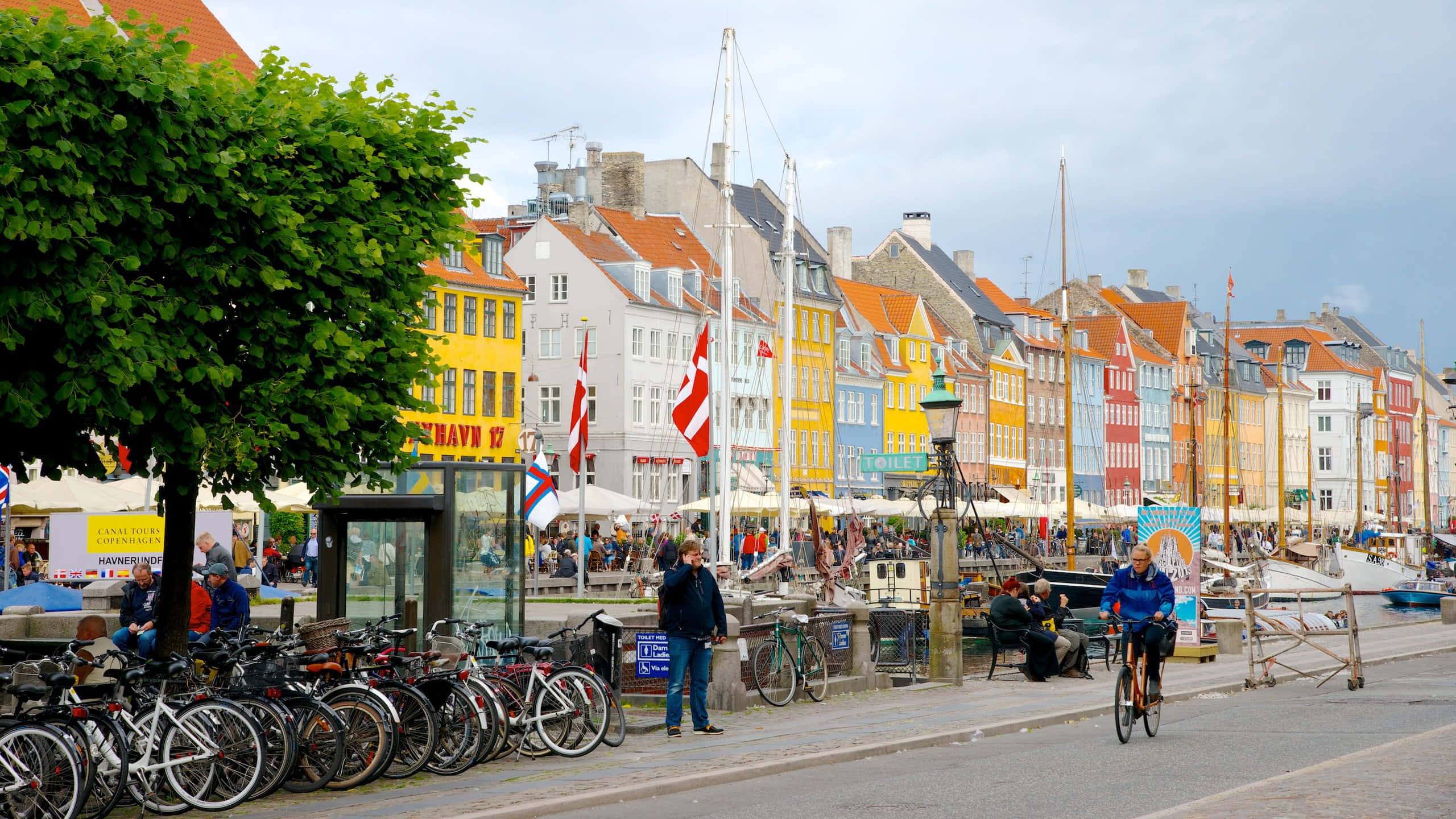 Nyhavn, port street, bicycles, 2K Desktop Wallpaper