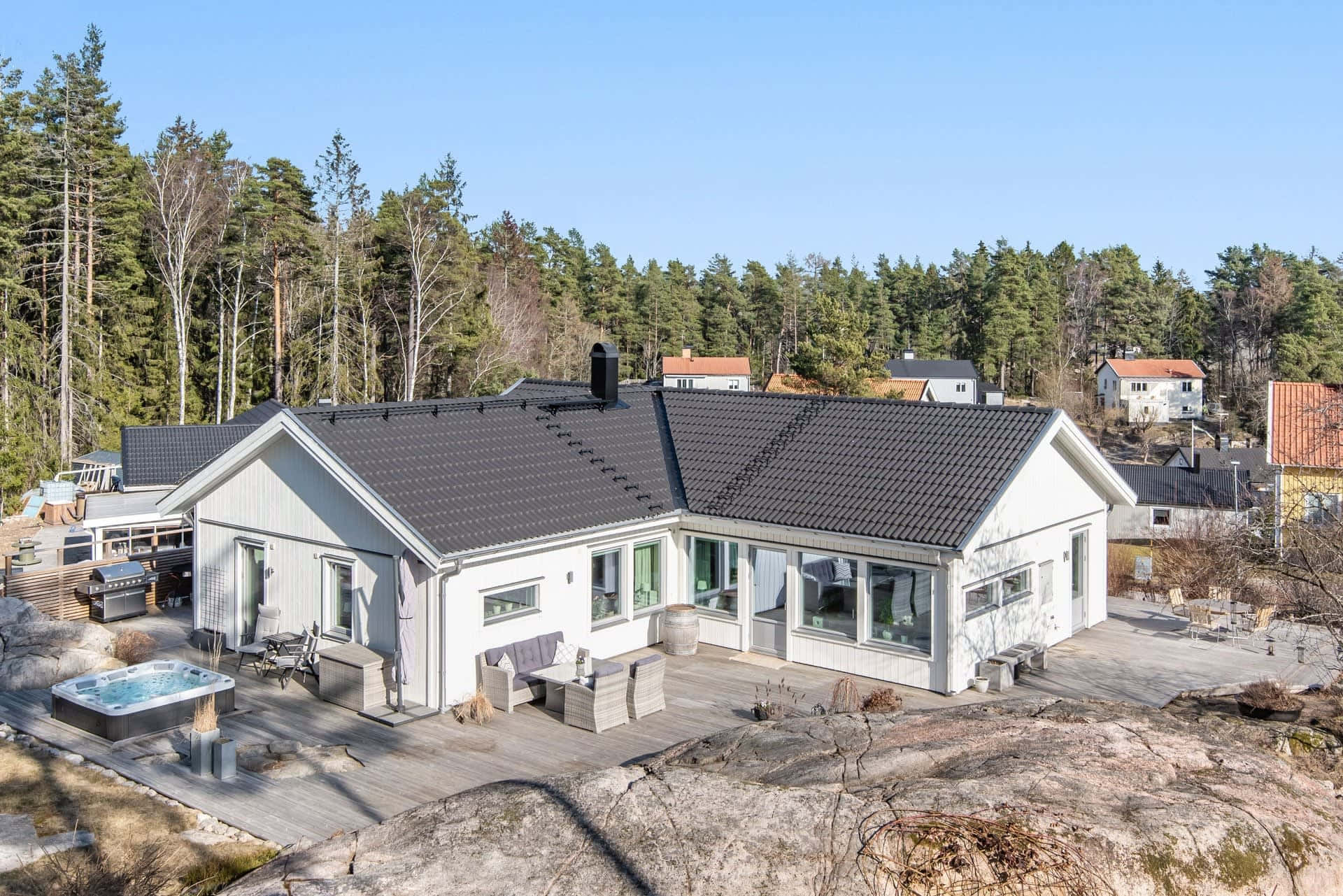 Nyköping, modern white house, dark roof, Full HD Desktop Wallpaper