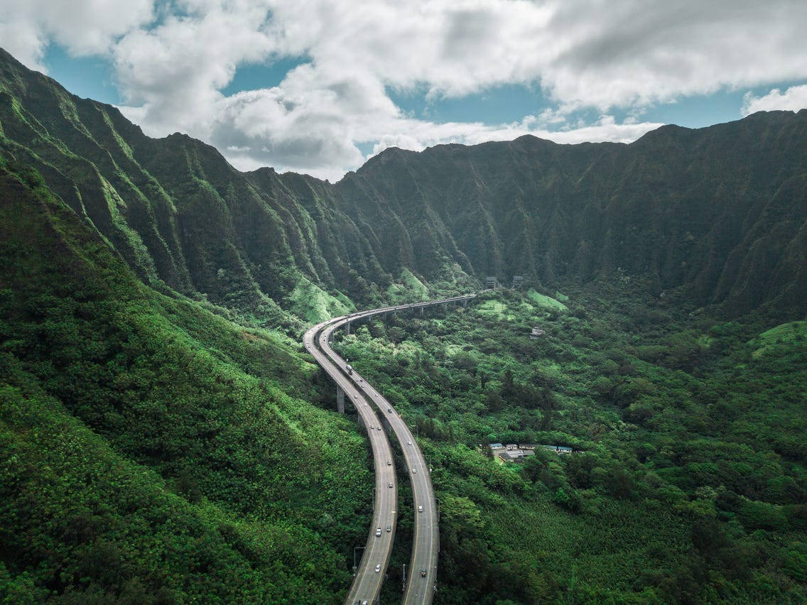 Oahu, winding highway, lush green mountain valley, SD Desktop Wallpaper