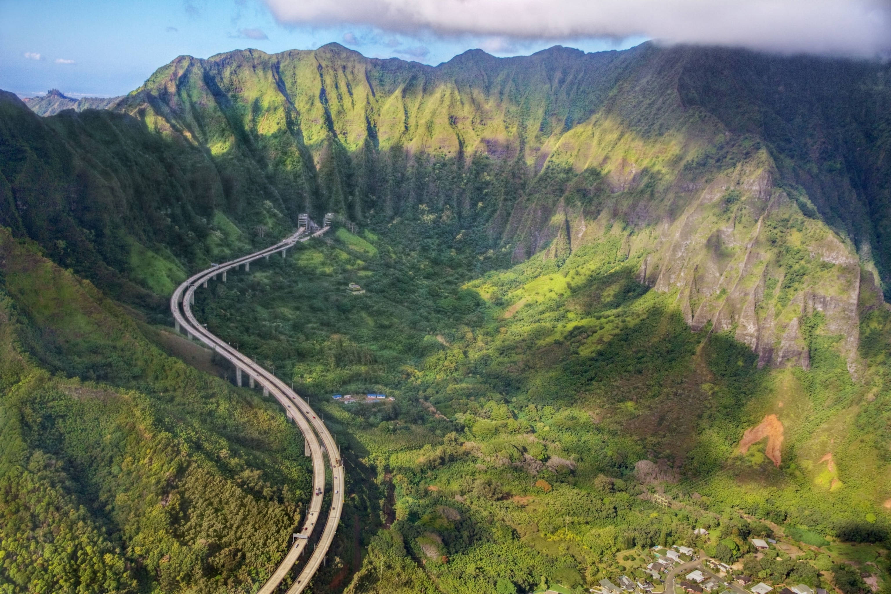 Oahu, highway, lush green mountains, 2K Desktop Wallpaper