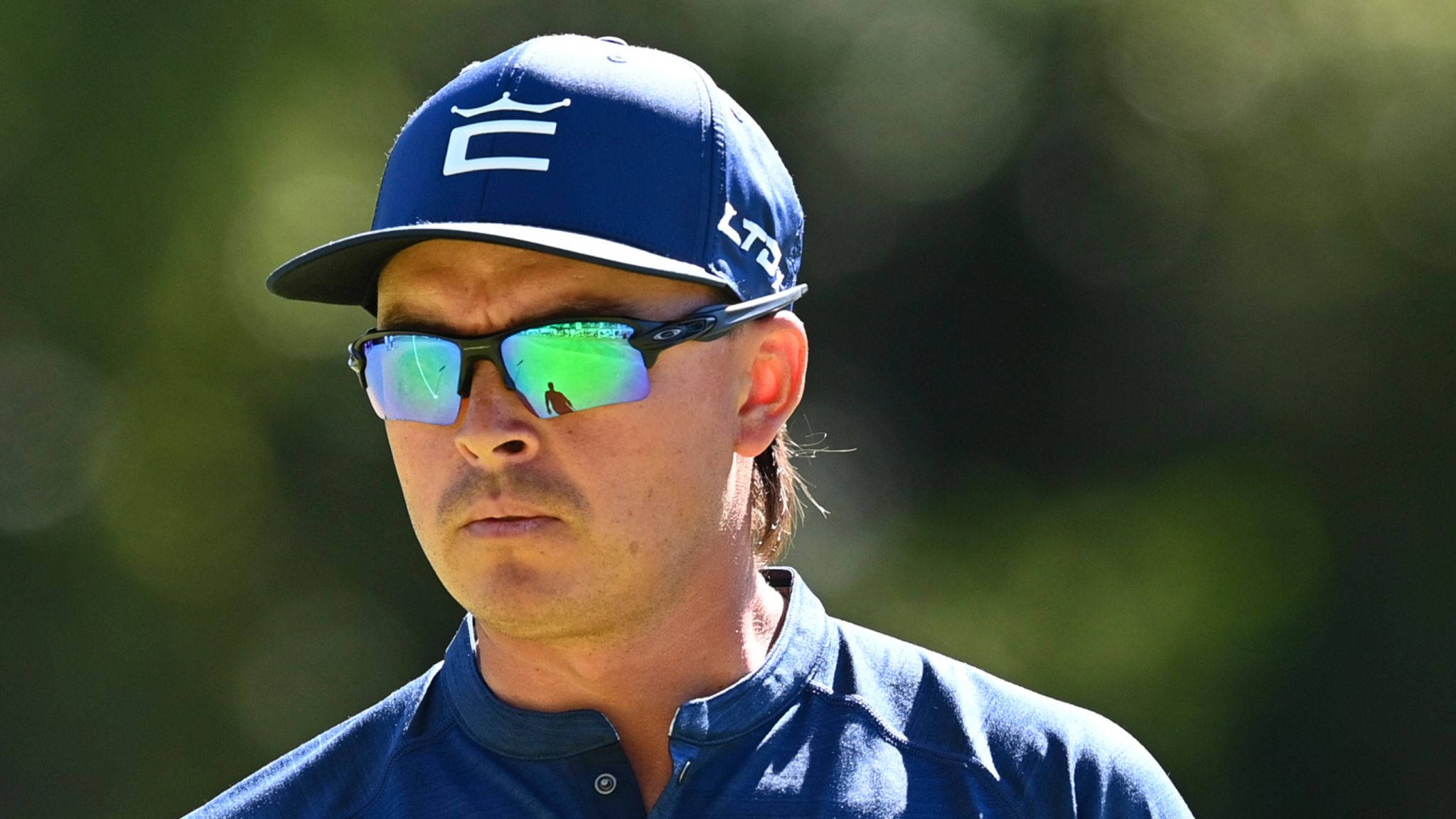 Oakley, men sports sunglasses, blue cap, Full HD Desktop Wallpaper