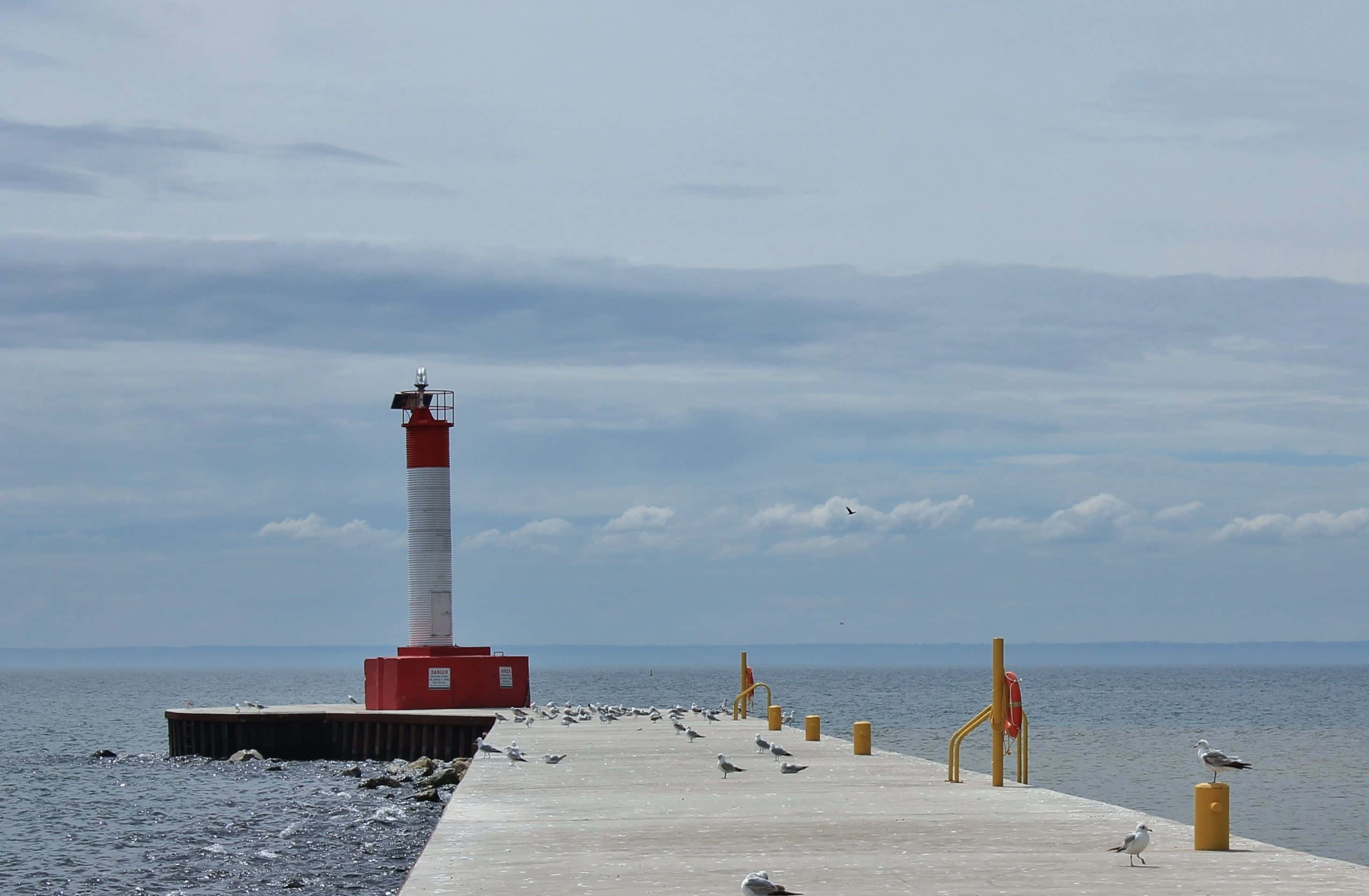 Oakville, red and white lighthouse, concrete pier, 2K Desktop Wallpaper