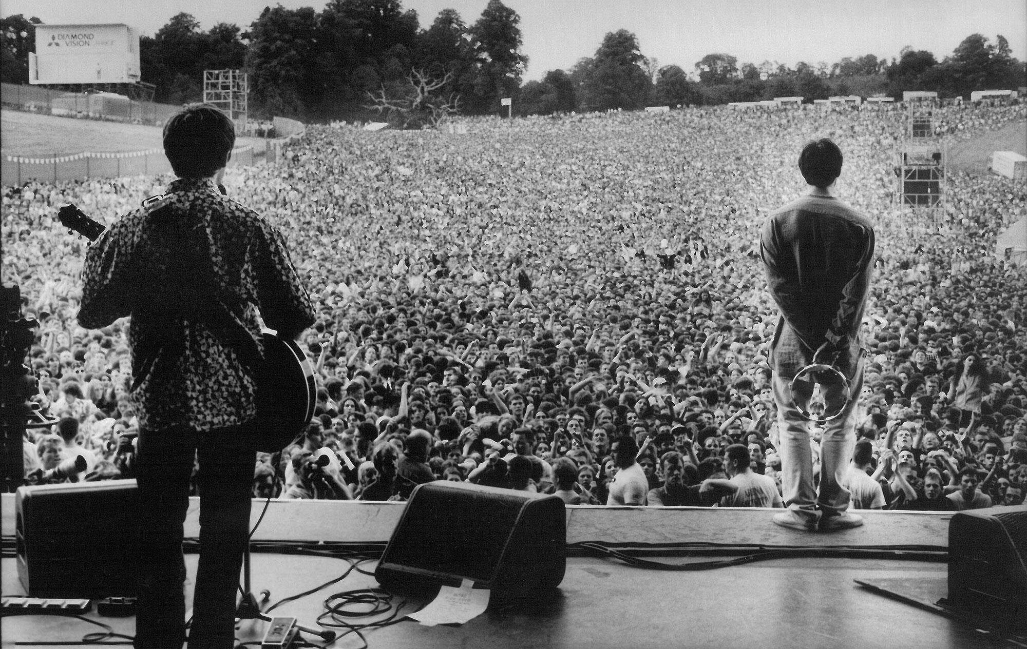 Oasis, concert audience, stage, Full HD Desktop Wallpaper