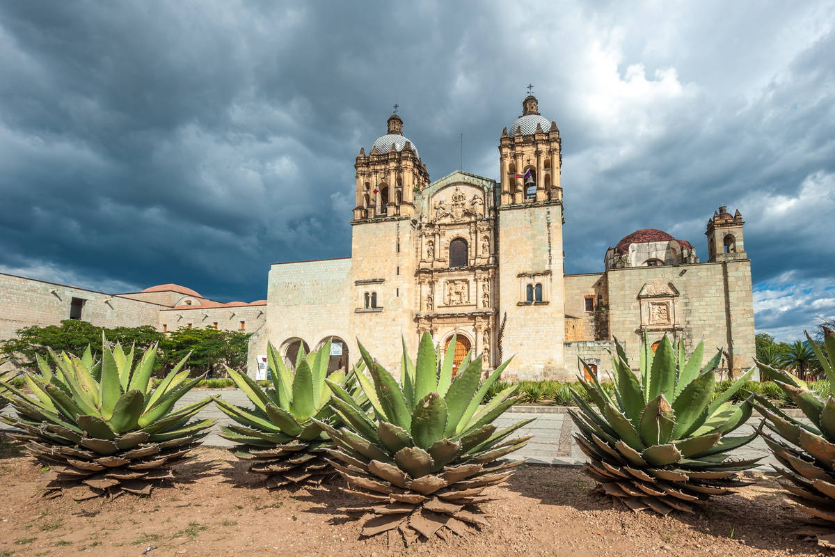 Oaxaca, grand colonial church, twin bell towers, SD Desktop Wallpaper