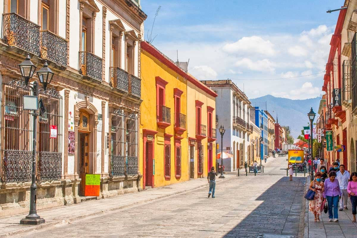 Oaxaca, colonial buildings, cobblestone street, SD Desktop Wallpaper