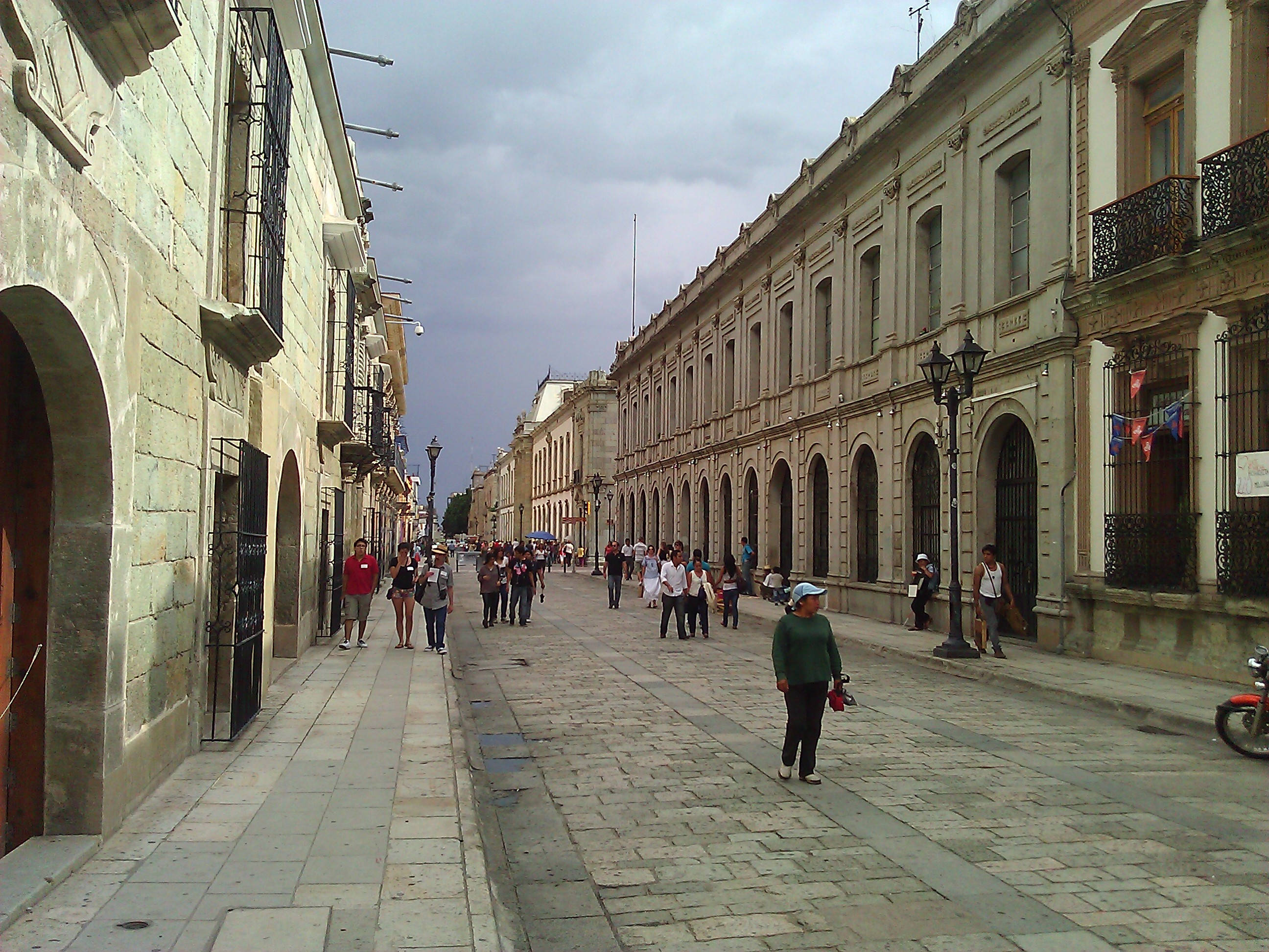 old streets in oaxaca, cobblestone street, historic colonial buildings, 2K Desktop Wallpaper