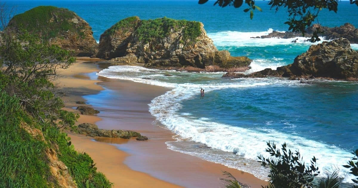 Oaxaca, turquoise waves, golden sand, SD Desktop Wallpaper