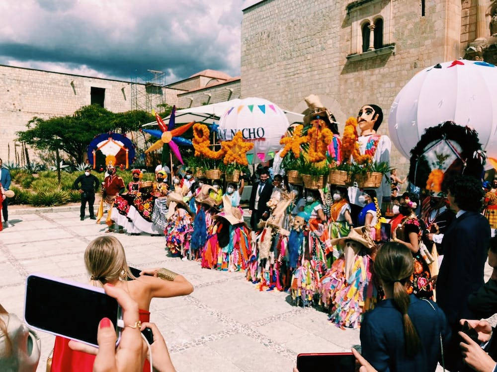Oaxaca, street festival, colorful traditional costumes, SD Desktop Wallpaper