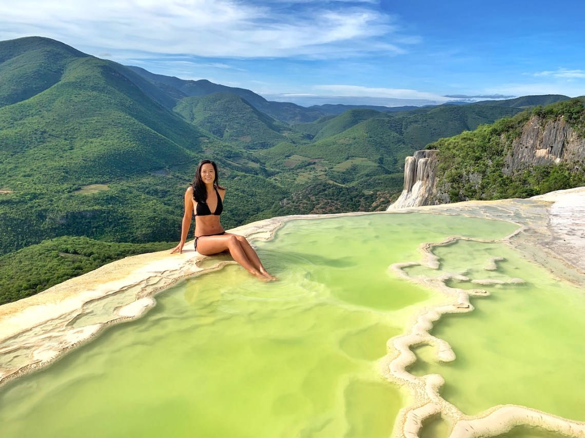 Oaxaca, vibrant green mineral pool, lush green mountains, SD Desktop Wallpaper