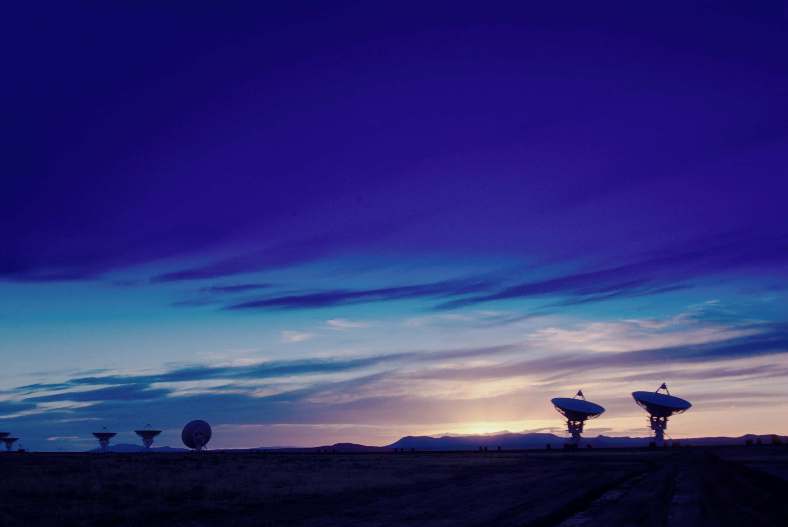 radio telescope, desert, twilight, 2K Desktop Wallpaper