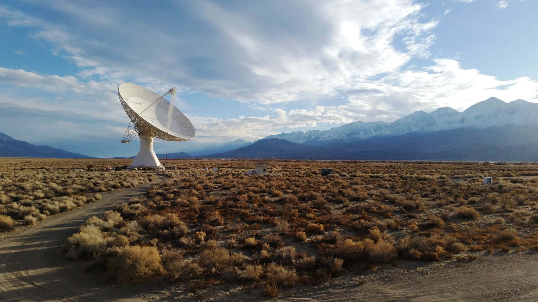 radio telescope, white satellite dish, dry desert landscape, Full HD Desktop Wallpaper