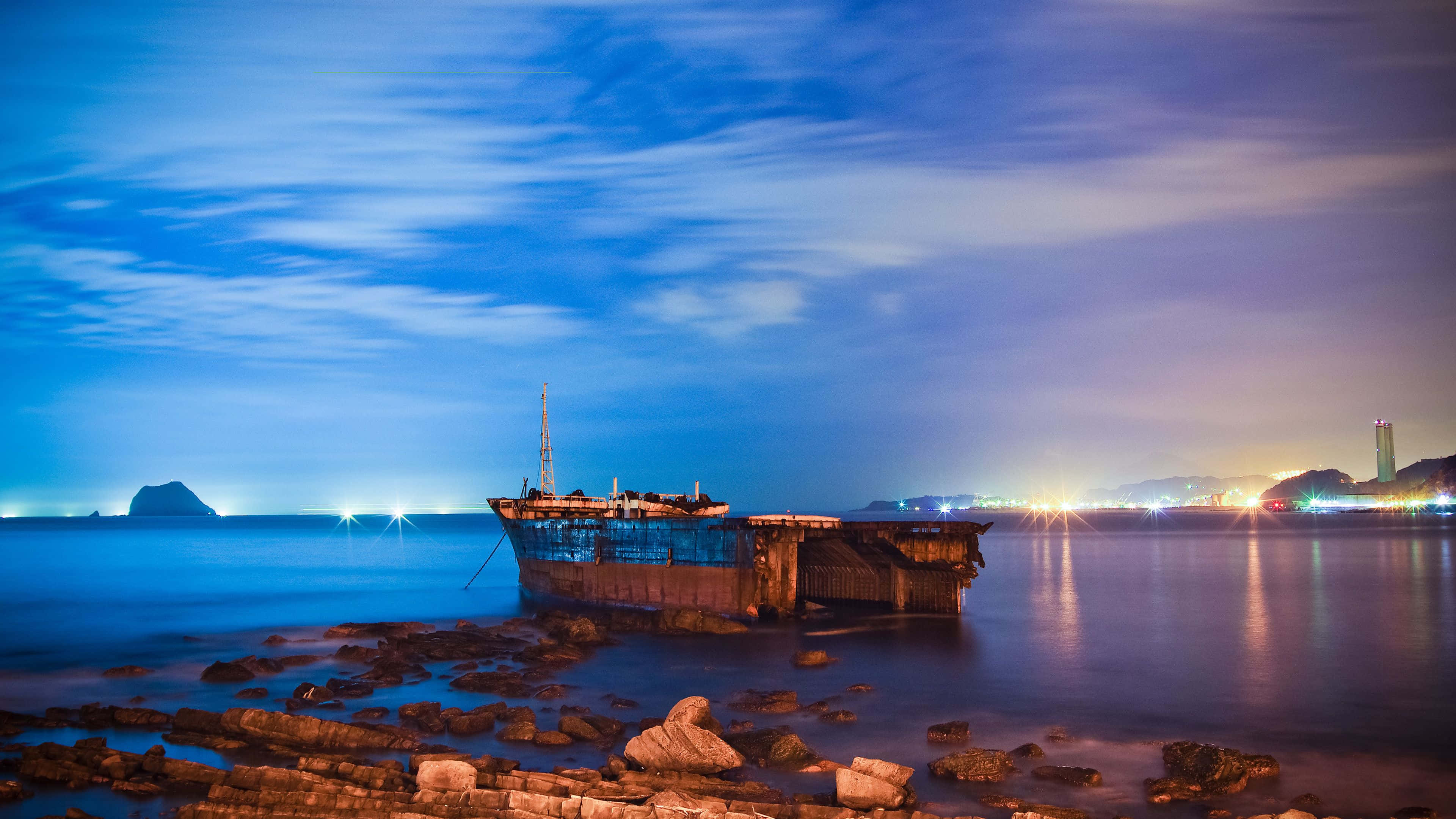 Ocean 4K iPad, shipwreck, rocky shores, 4K Desktop Wallpaper