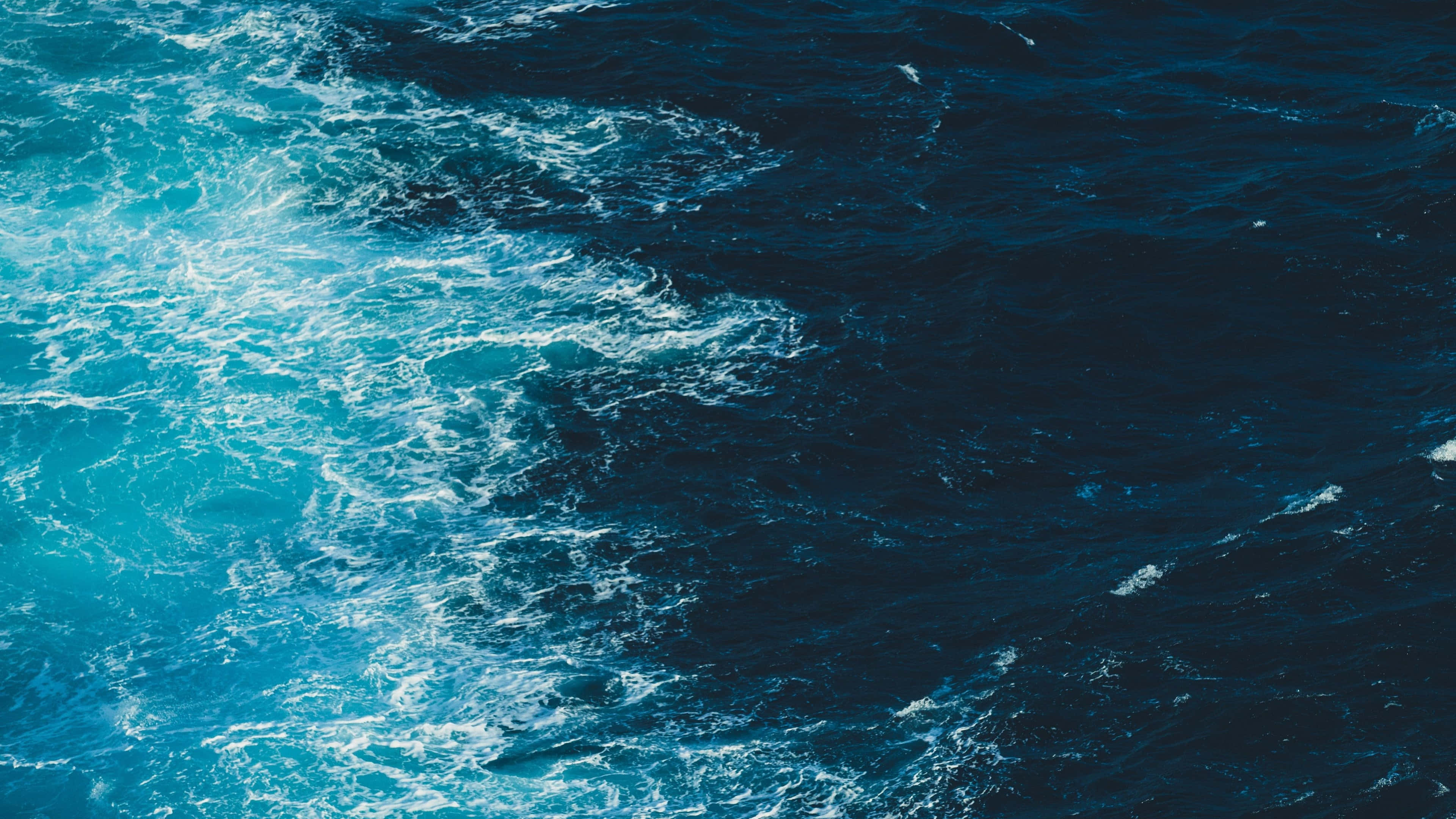 Ocean 4K iPad, deep blue ocean water, frothy turquoise waves, 4K Desktop Wallpaper