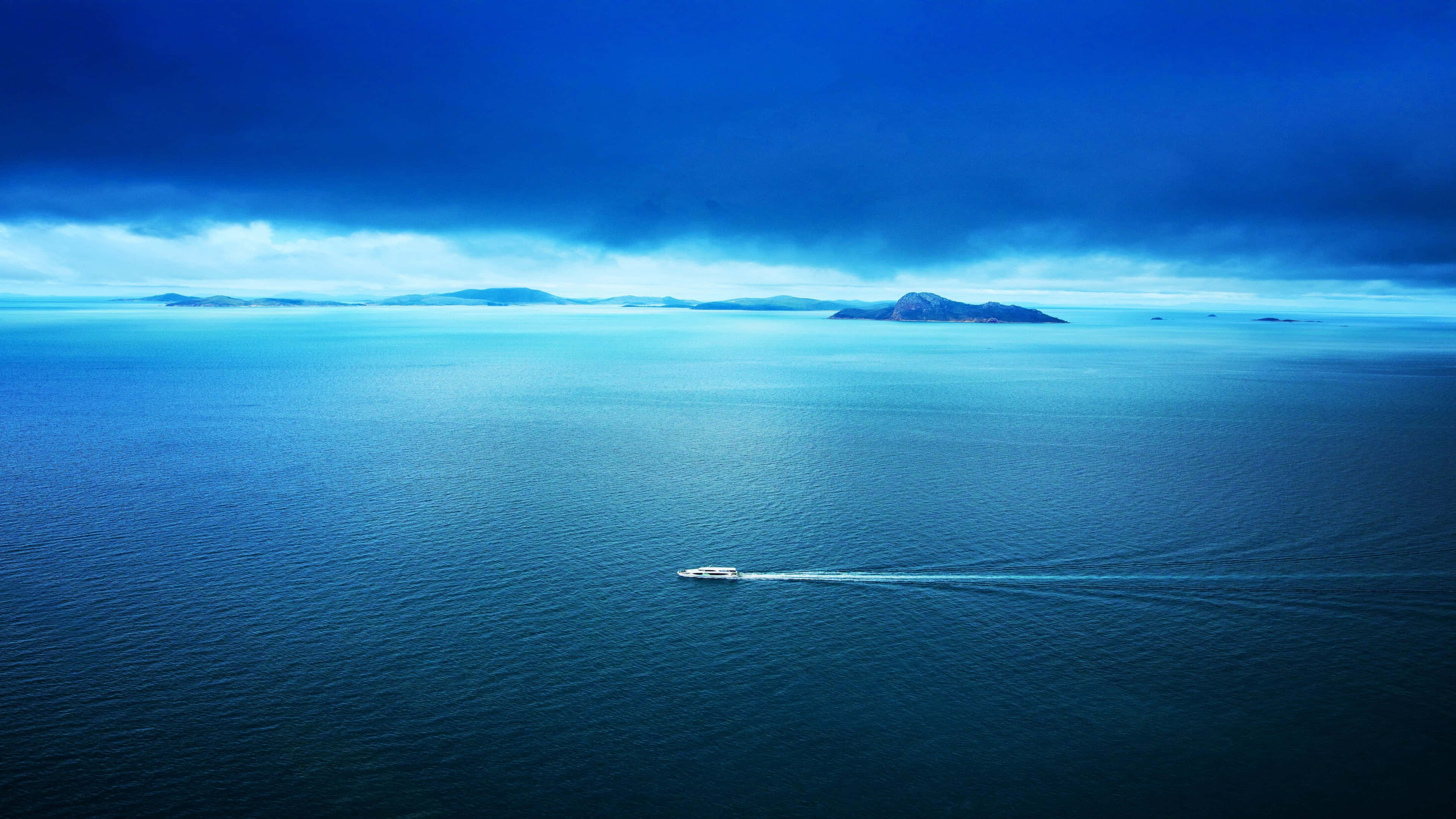 Ocean 4K iPad, blue waters, stormy sky, 4K Desktop Wallpaper