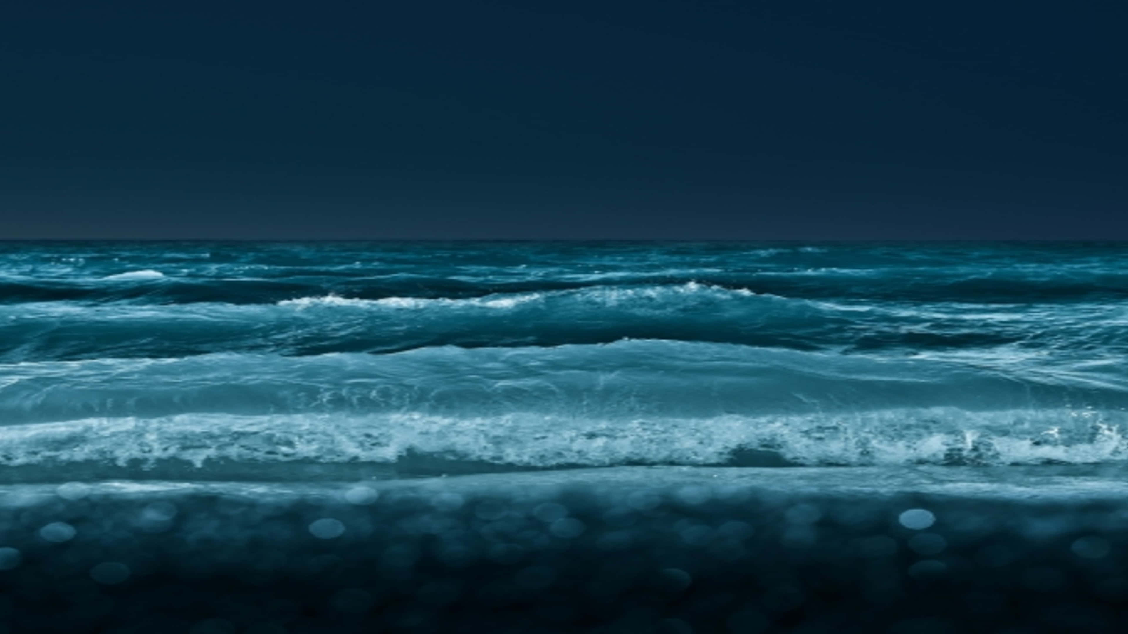 Ocean 4K iPad, dark sandy shore, deep blue twilight sky, 4K Desktop Wallpaper