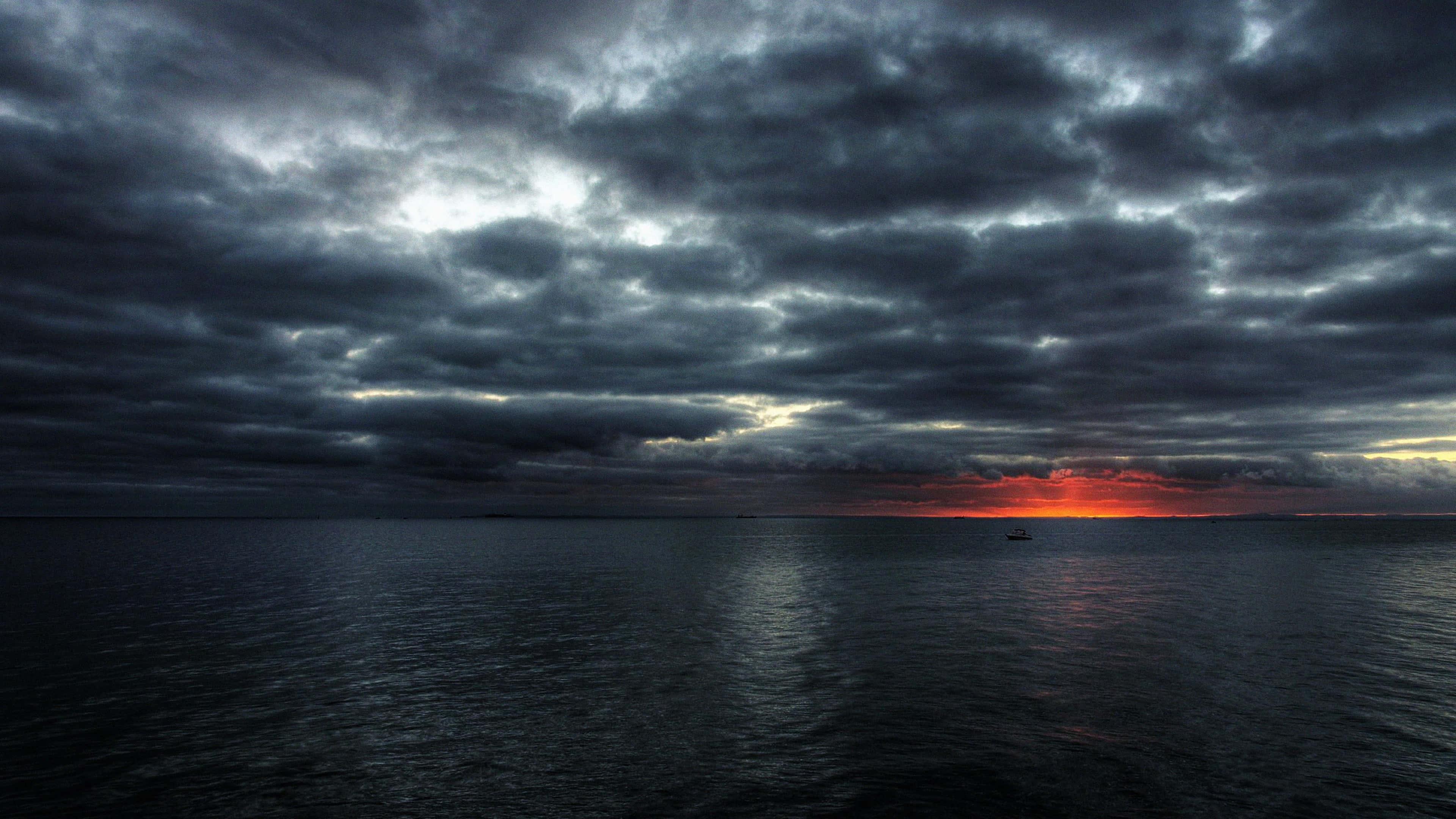 Ocean 4K iPad, dark sea, brooding sky, 4K Desktop Wallpaper