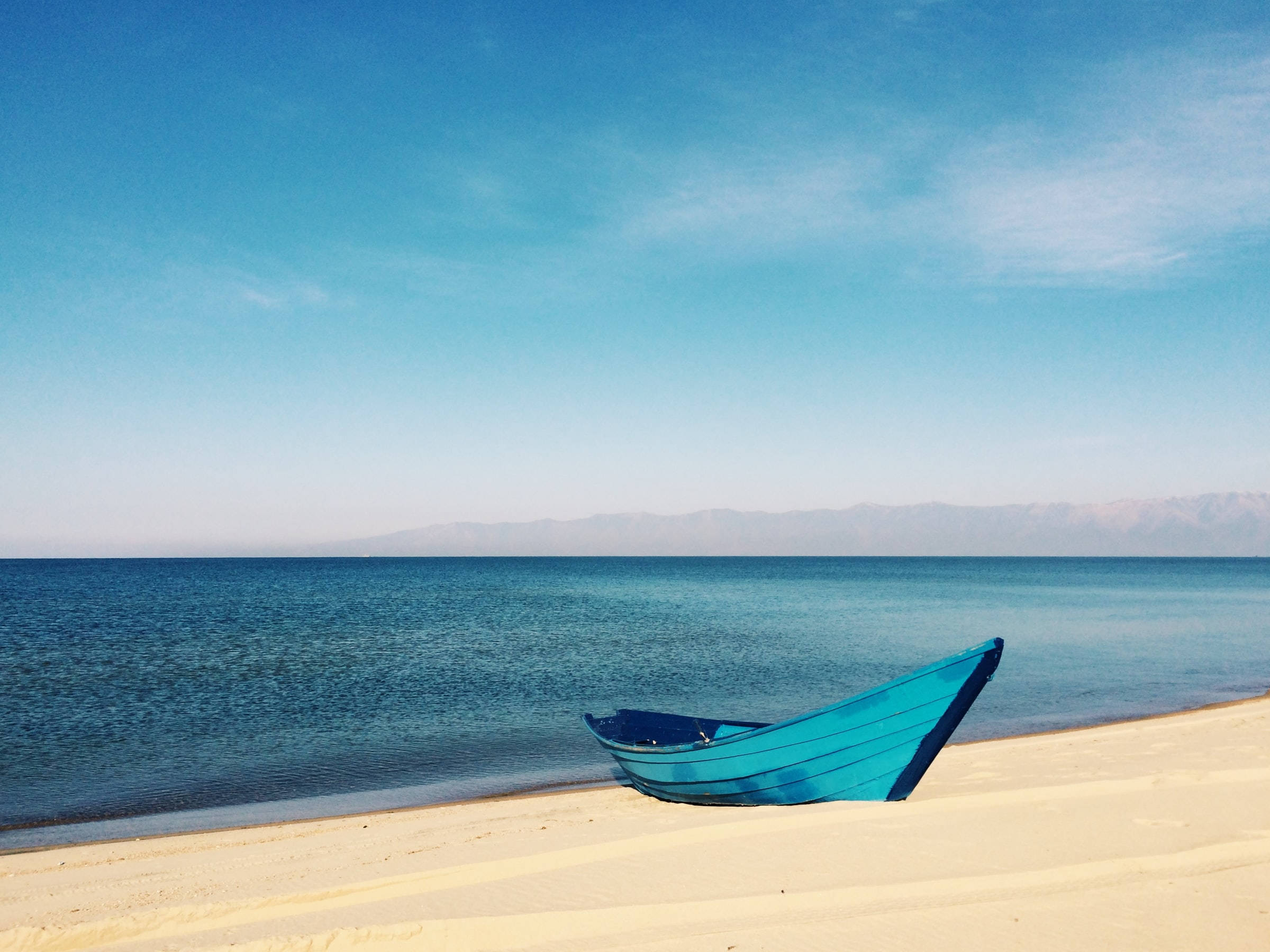 blue boat, calm turquoise water, golden sand, Full HD Desktop Wallpaper