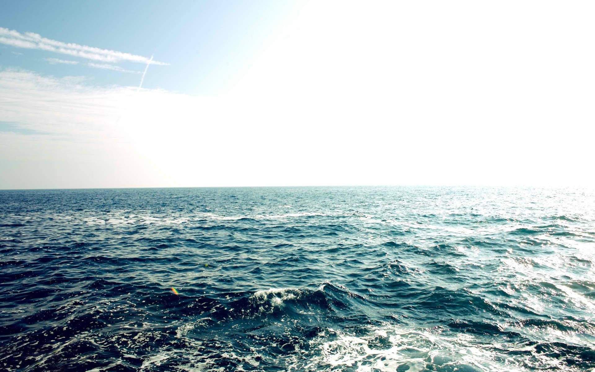 Deep Blue Aesthetic Ocean, vast ocean waves, bright sun, Full HD Desktop Wallpaper