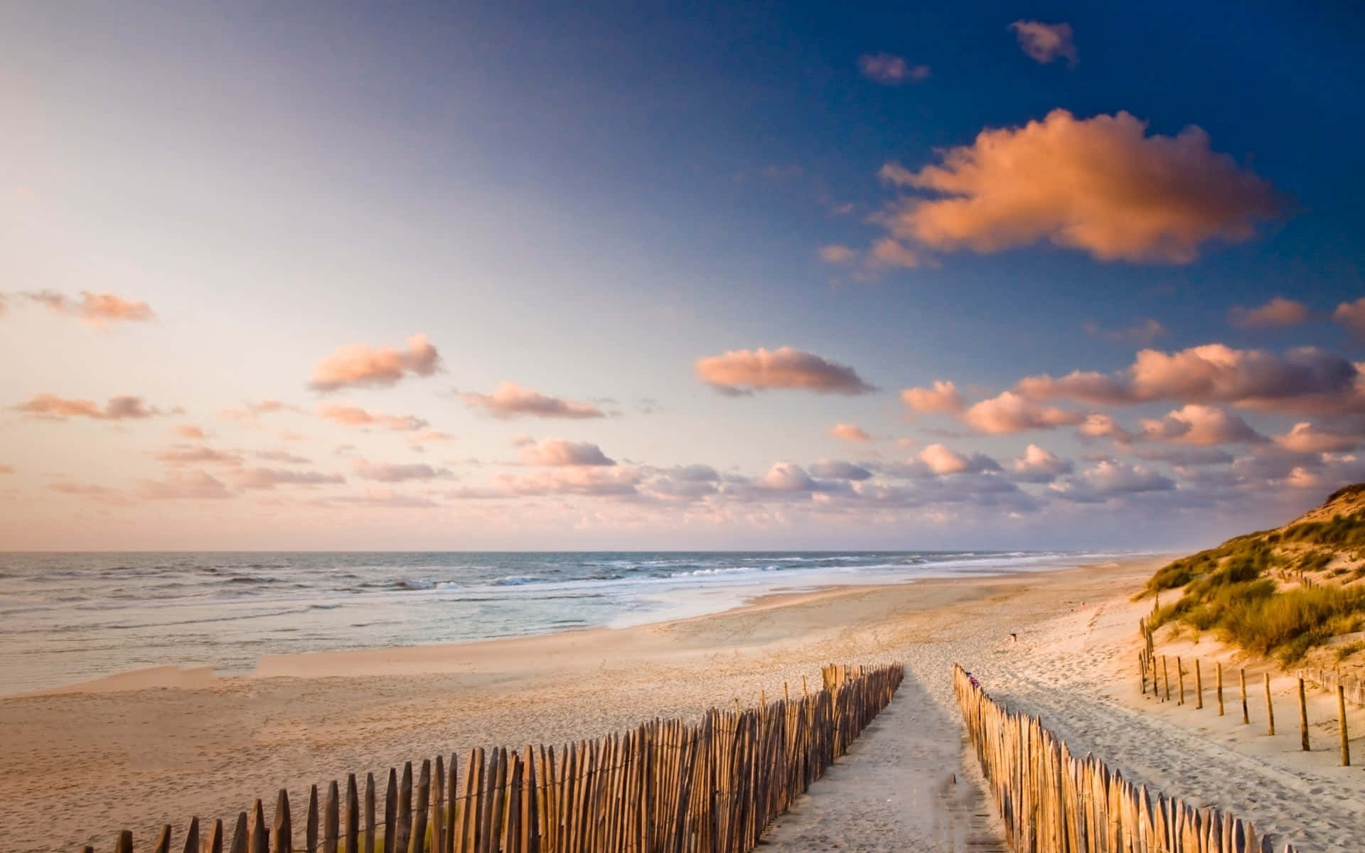 Pretty Ocean, fenced beach, golden sand, Full HD Desktop Wallpaper