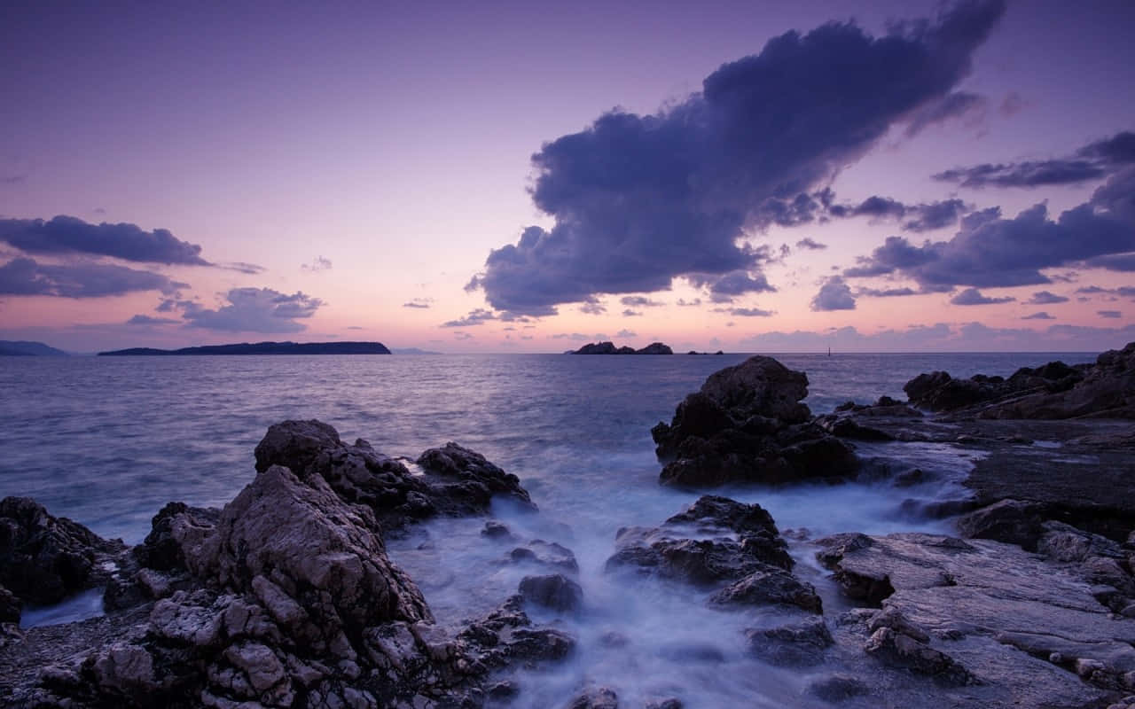 Pretty Ocean, purple twilight clouds, rocky coastline, HD Desktop Wallpaper