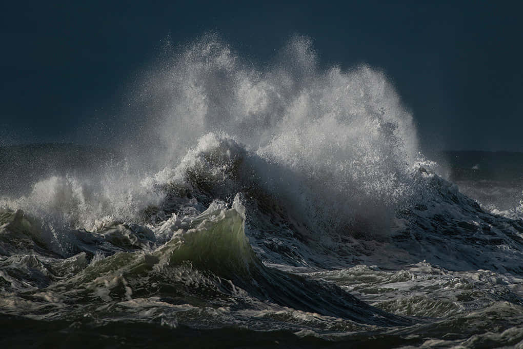 tumultuous wave splash, ocean wave, frothy white spray, SD Desktop Wallpaper