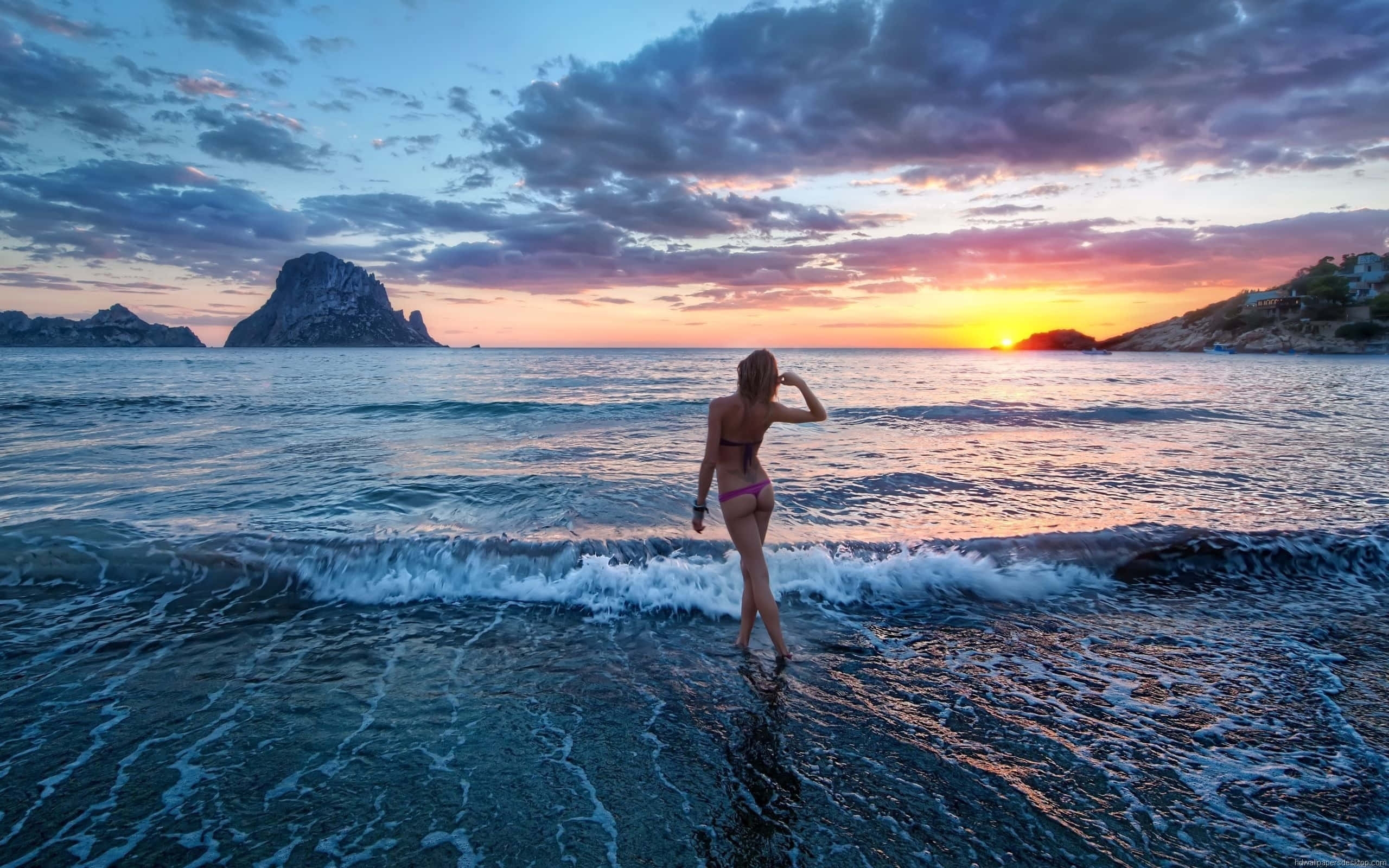 sunset swimsuit model, pink bikini, shoreline, 2K Desktop Wallpaper