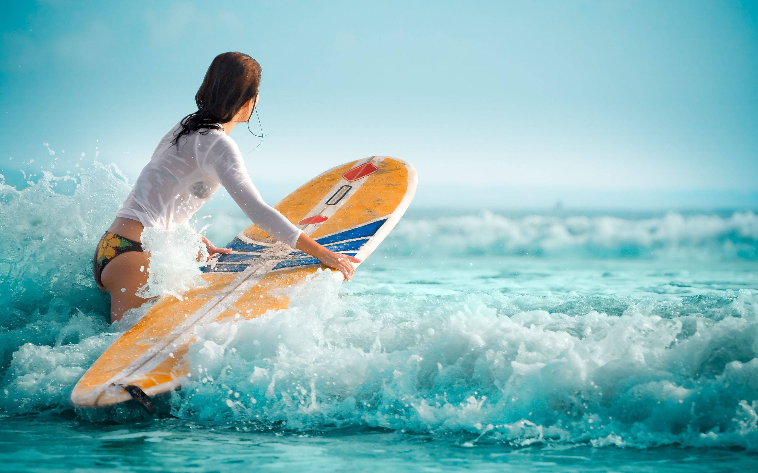 Surfing Sports 4K, white rash guard, turquoise wave, 2K Desktop Wallpaper