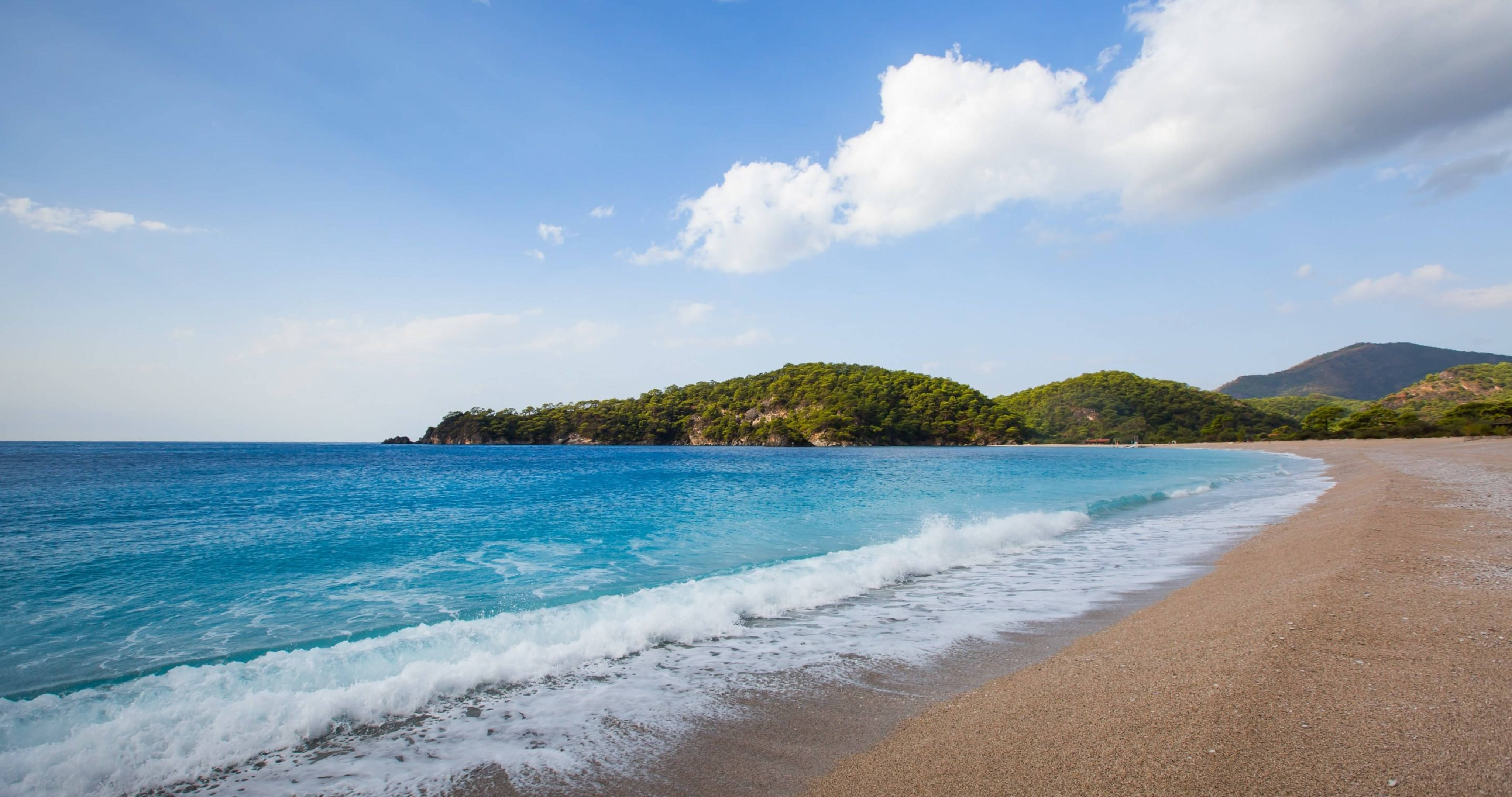 4K Summer Ocean, turquoise waves, golden sandy beach, 4K Desktop Wallpaper