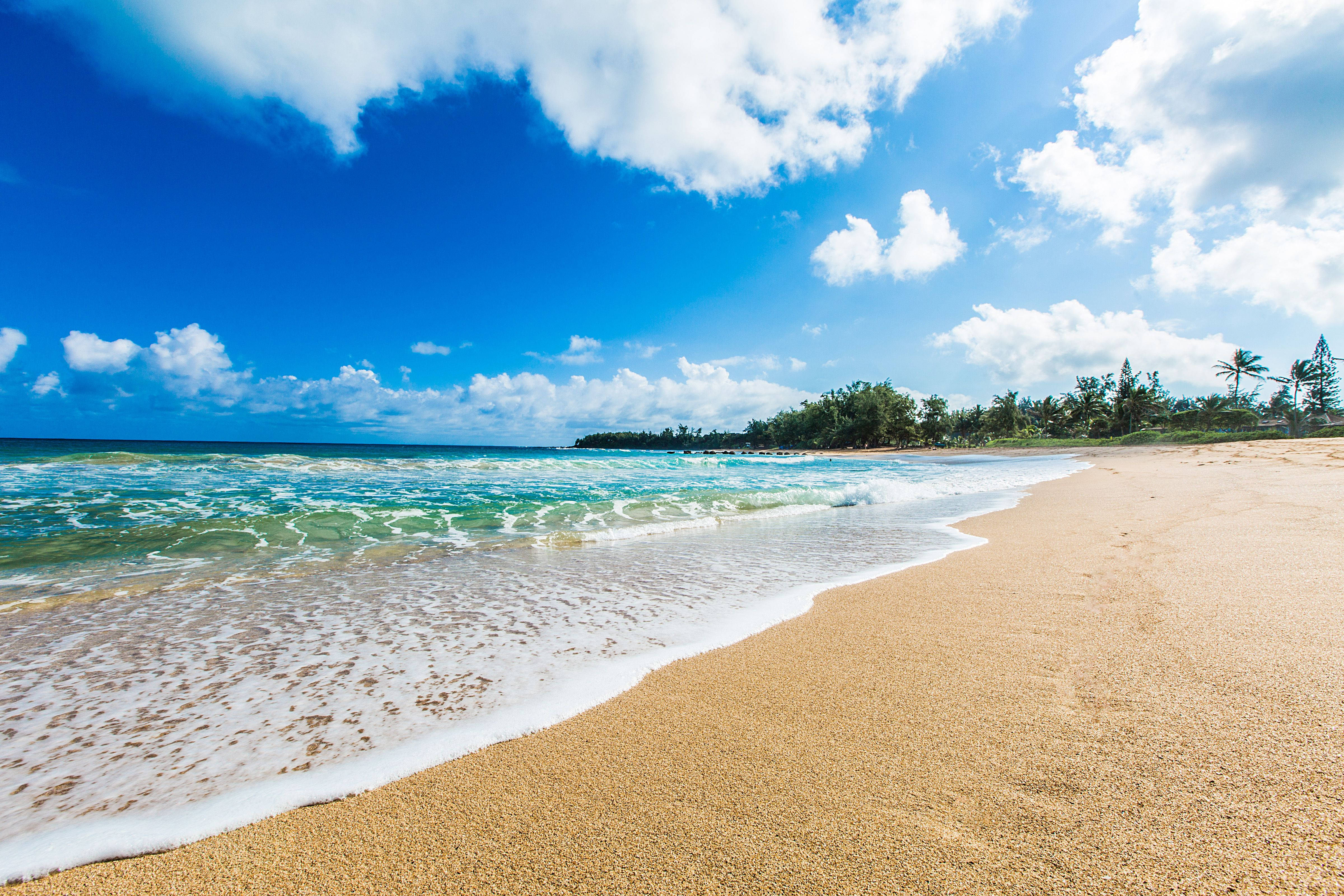 beach, turquoise waves, golden sand, 4K Desktop Wallpaper