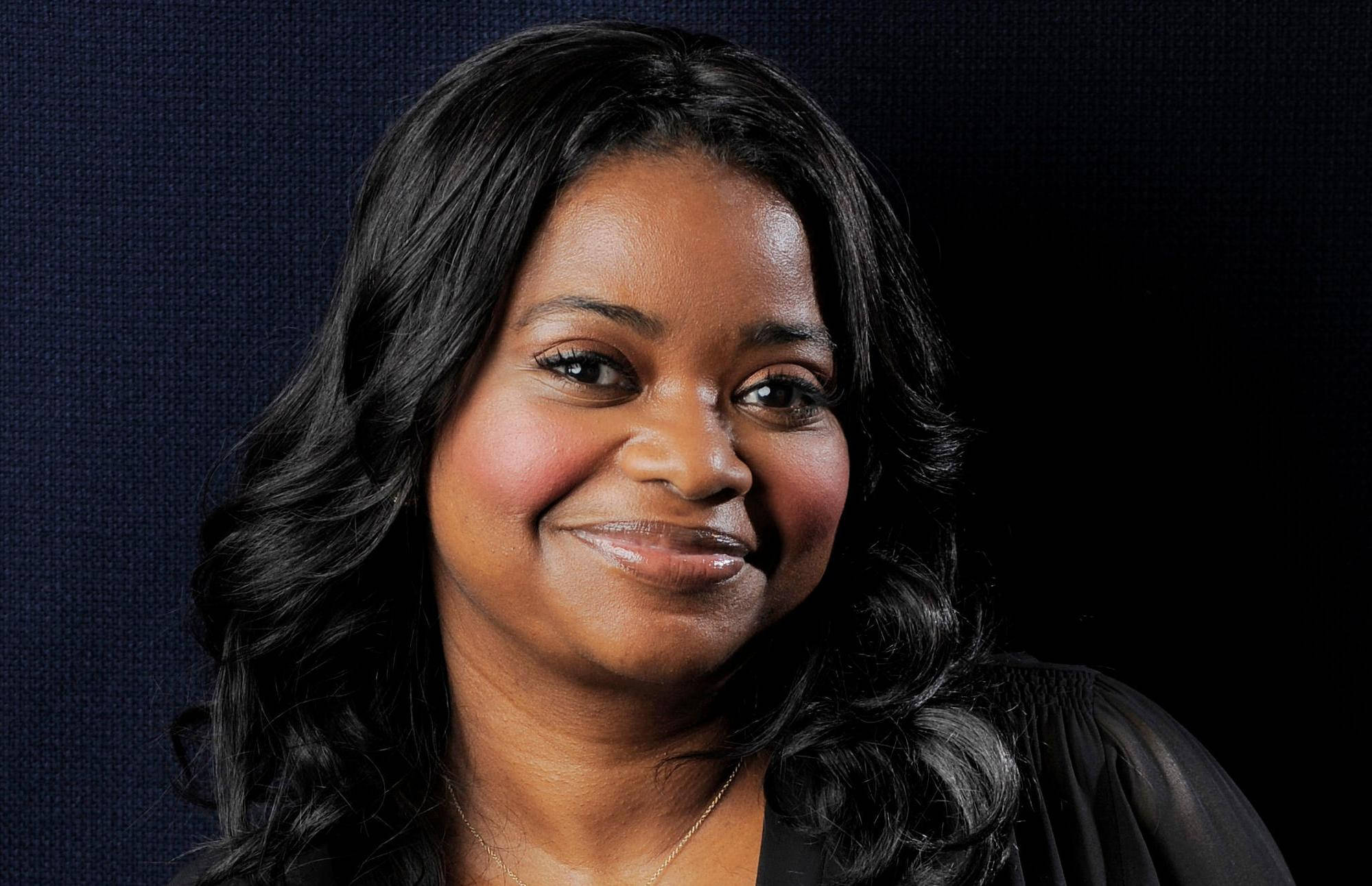 Octavia Spencer, dark blue textured backdrop, long dark hair, Full HD Desktop Wallpaper