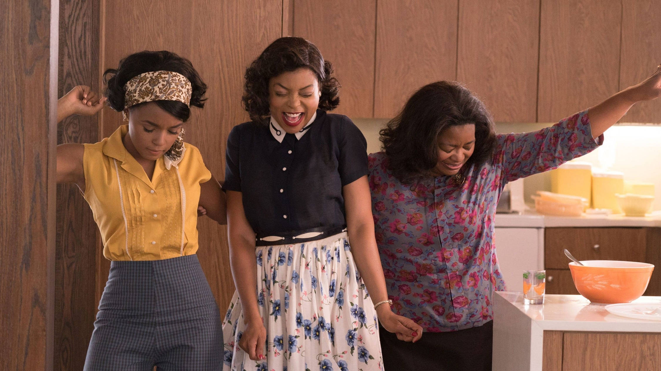 Octavia Spencer, Hidden Figures, 1950s kitchen attire, Full HD Desktop Wallpaper