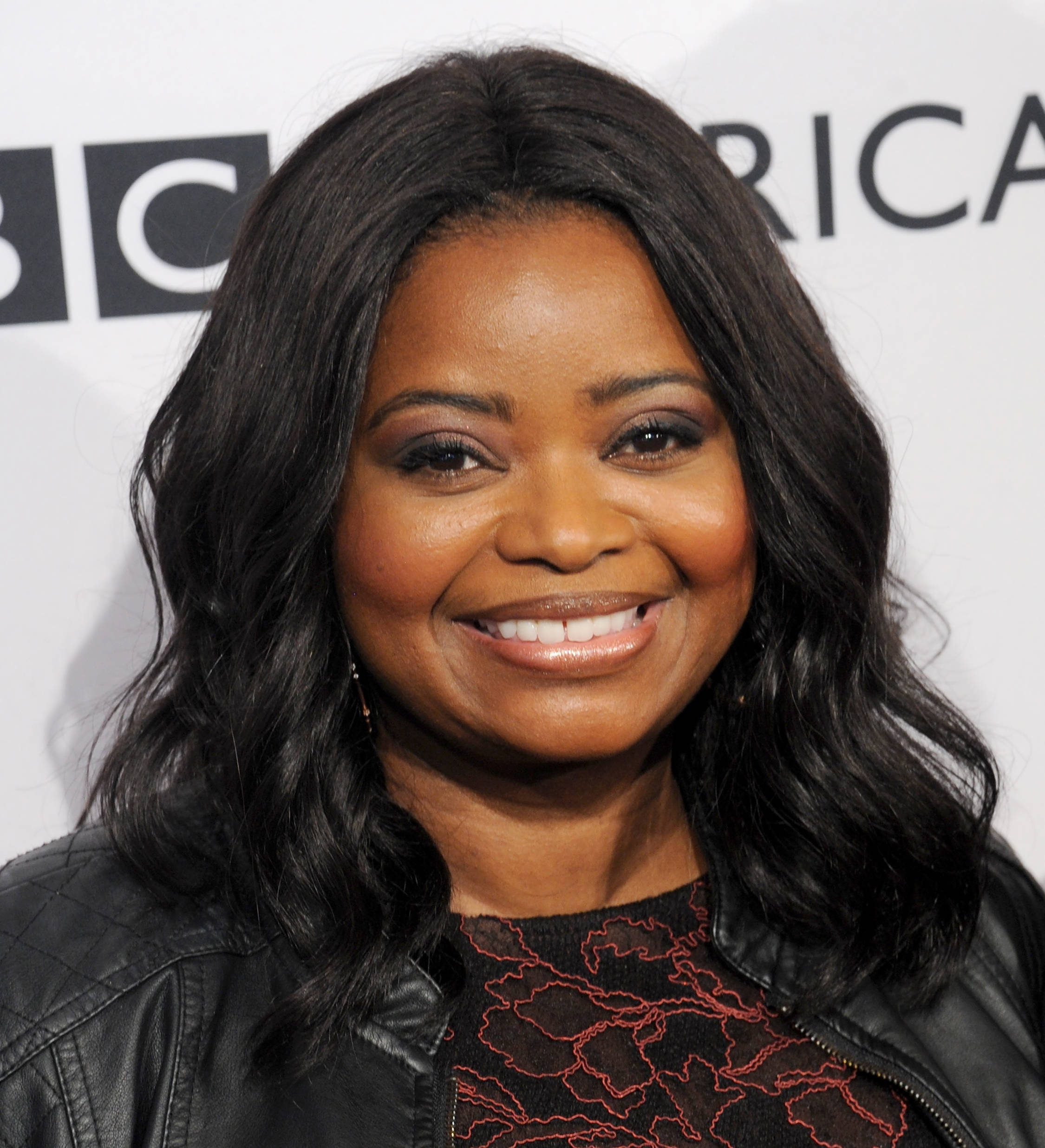Octavia Spencer, Hollywood film actress, black leather jacket, Full HD Phone Wallpaper