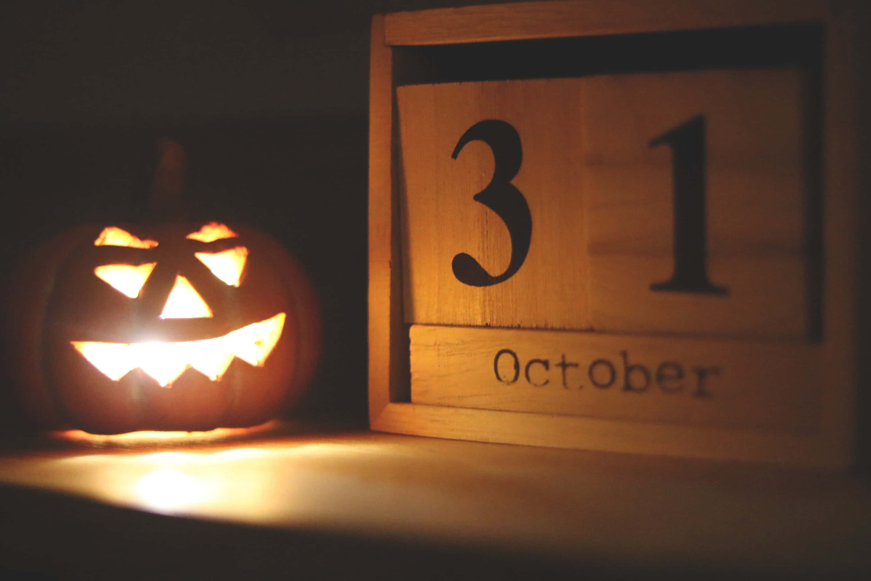 October 31st, jack-o'-lantern, wooden calendar block, 2K Desktop Wallpaper