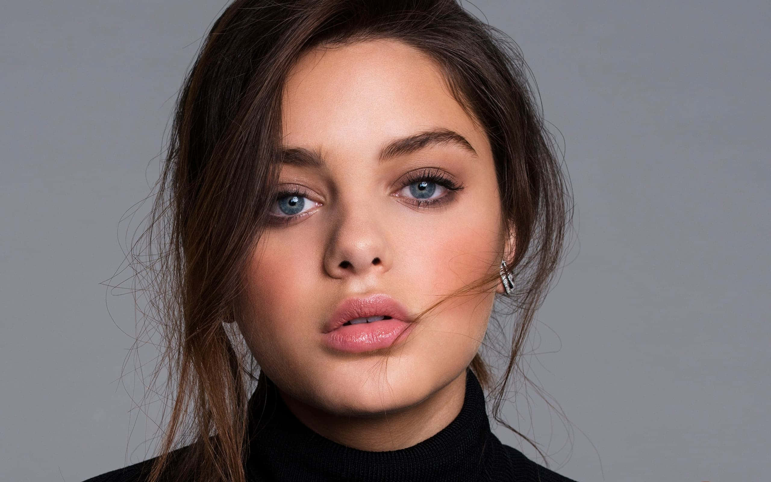 Odeya Rush, blue eyes, dark hair, 2K Desktop Wallpaper