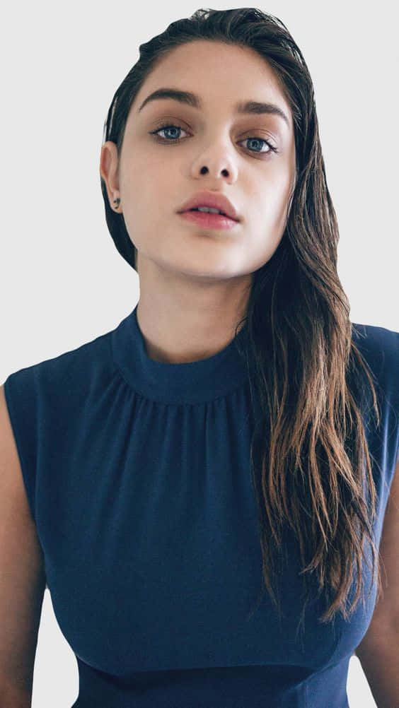 Odeya Rush, navy blue sleeveless top, wet dark hair, SD Phone Wallpaper