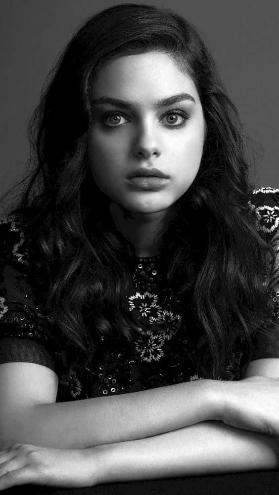 Odeya Rush, black and white, intense eyes, SD Phone Wallpaper