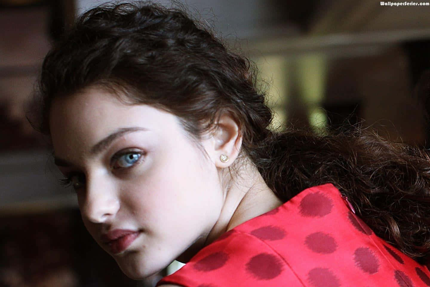Odeya Rush, blue eyes, dark curly hair, HD Desktop Wallpaper