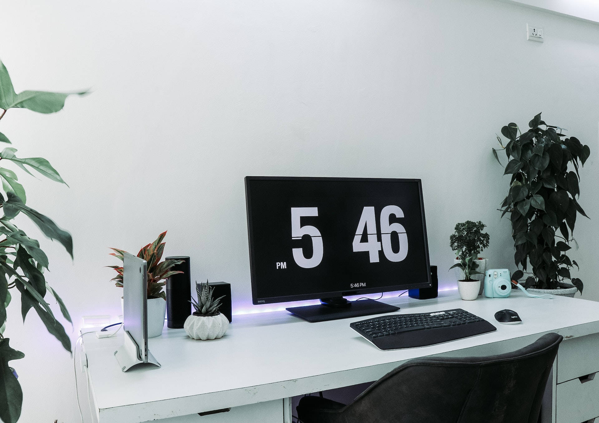 digital clock, 5 46 PM, potted plants, Full HD Desktop Wallpaper