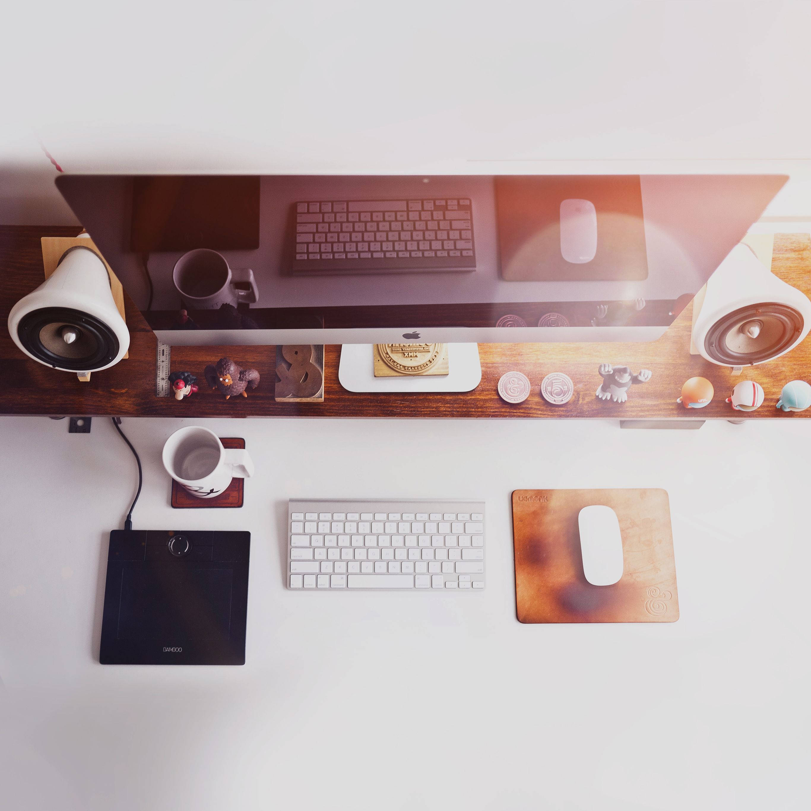 cool white marble office desk, white desk, dual keyboards, 2K Desktop Wallpaper