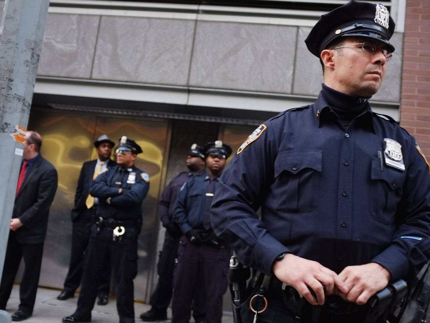 Police Officers, dark uniforms, city sidewalk, HD Desktop Wallpaper