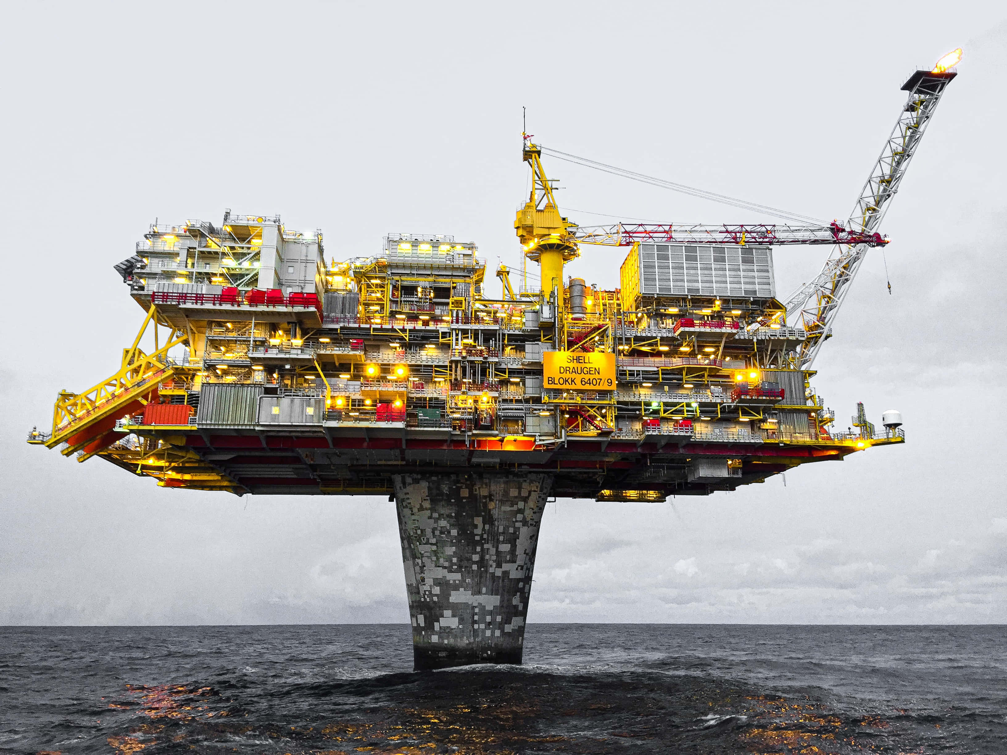 oil rig, yellow, red, 2K Desktop Wallpaper