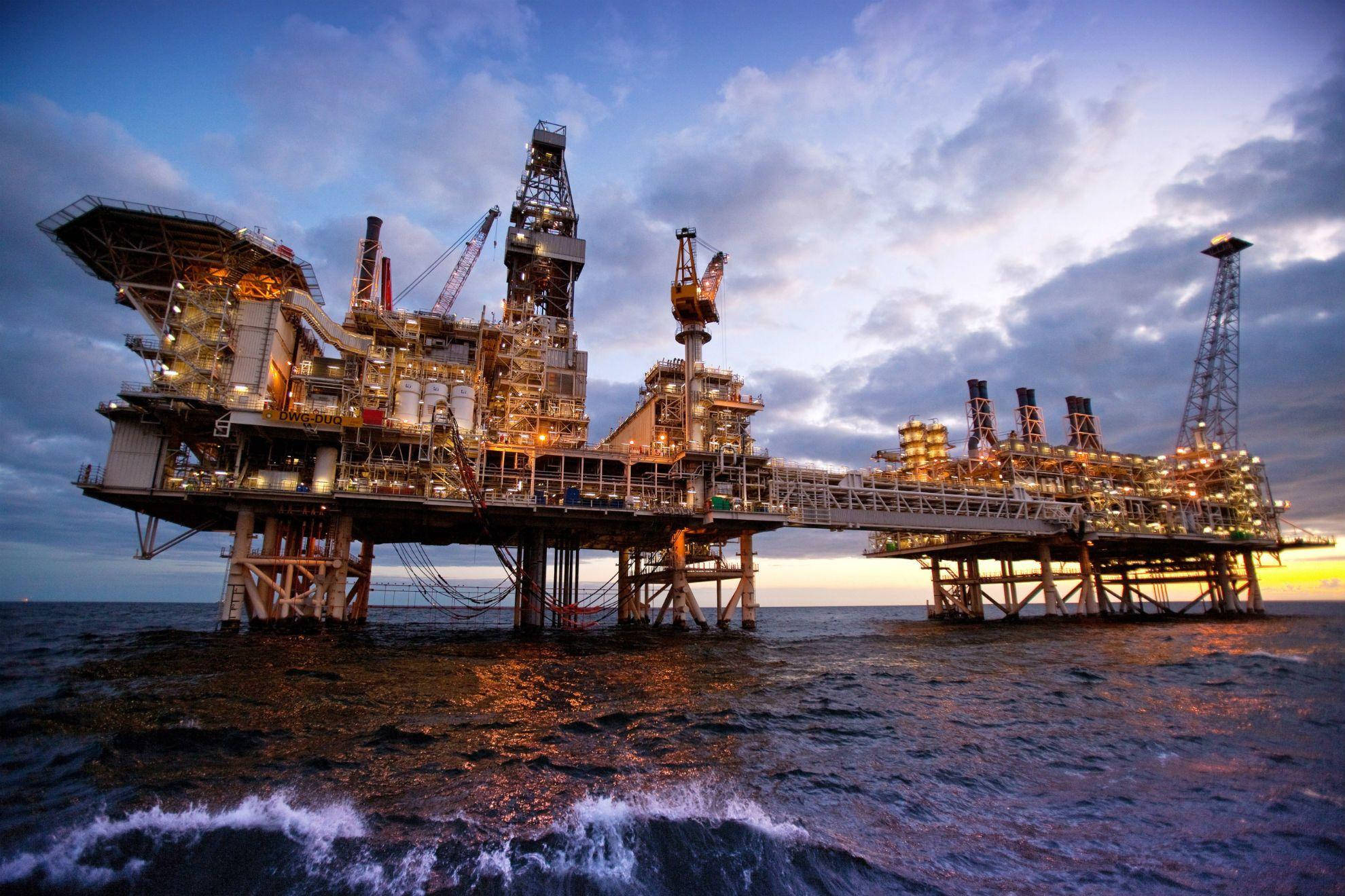 oil rig, offshore oil rig, turbulent ocean waters, Full HD Desktop Wallpaper