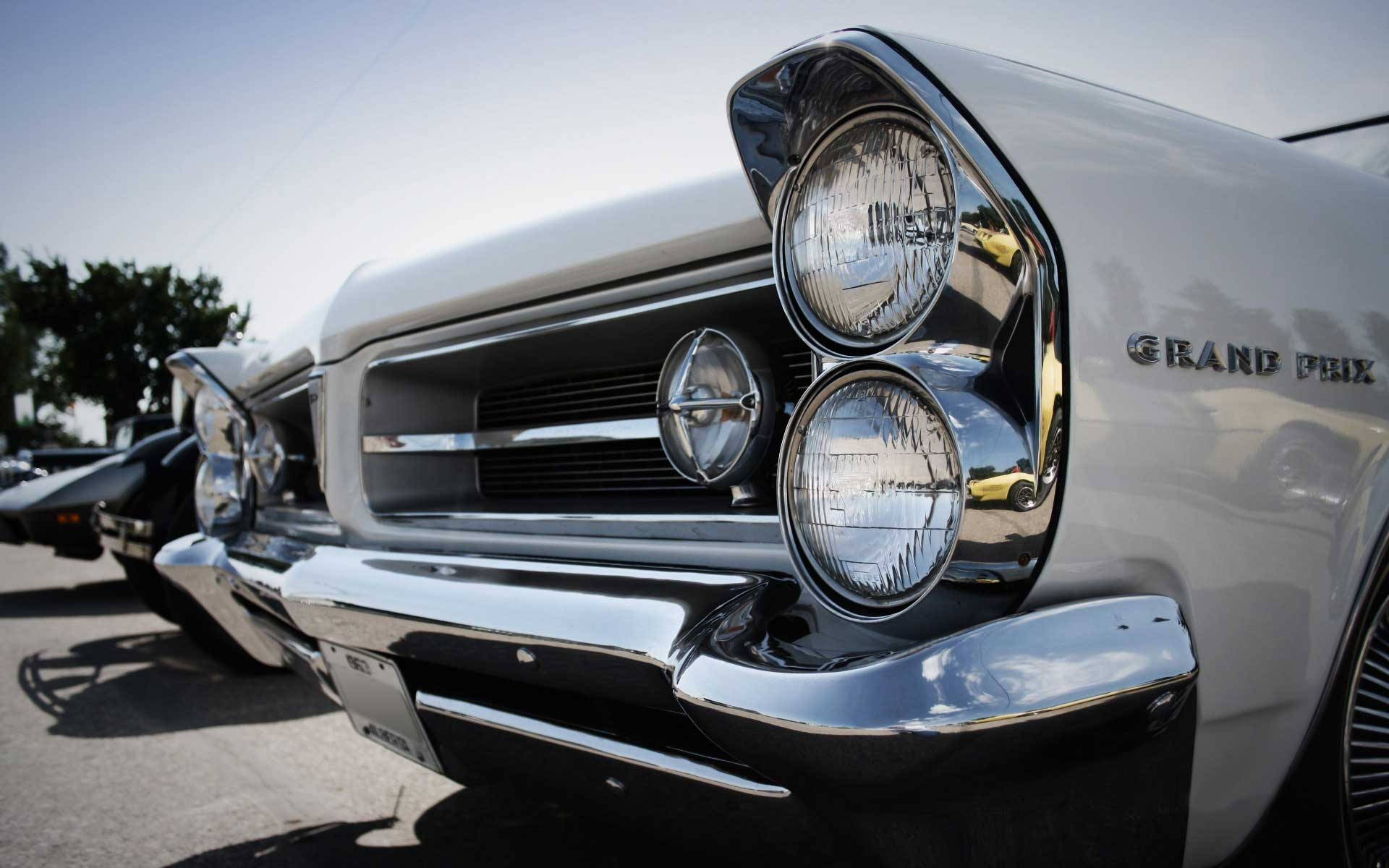 white classic car, gleaming chrome grille, round headlights, Full HD Desktop Wallpaper