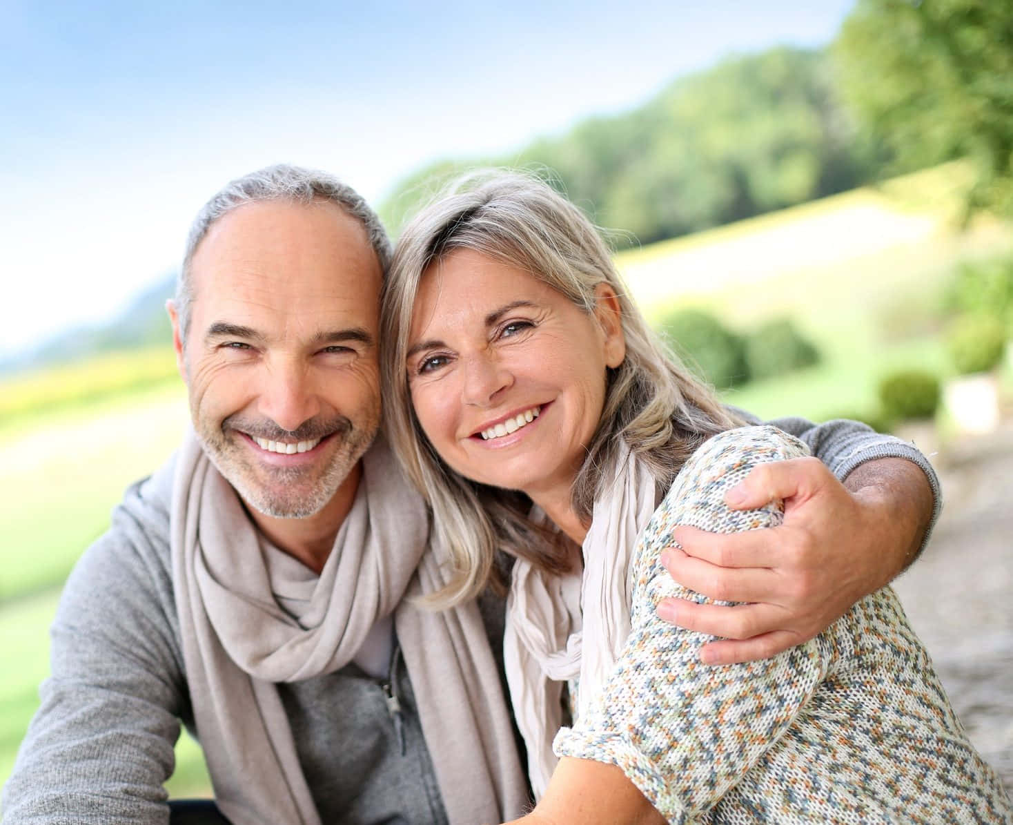 Old Couple, big smile, sunlit outdoor garden, HD Desktop Wallpaper