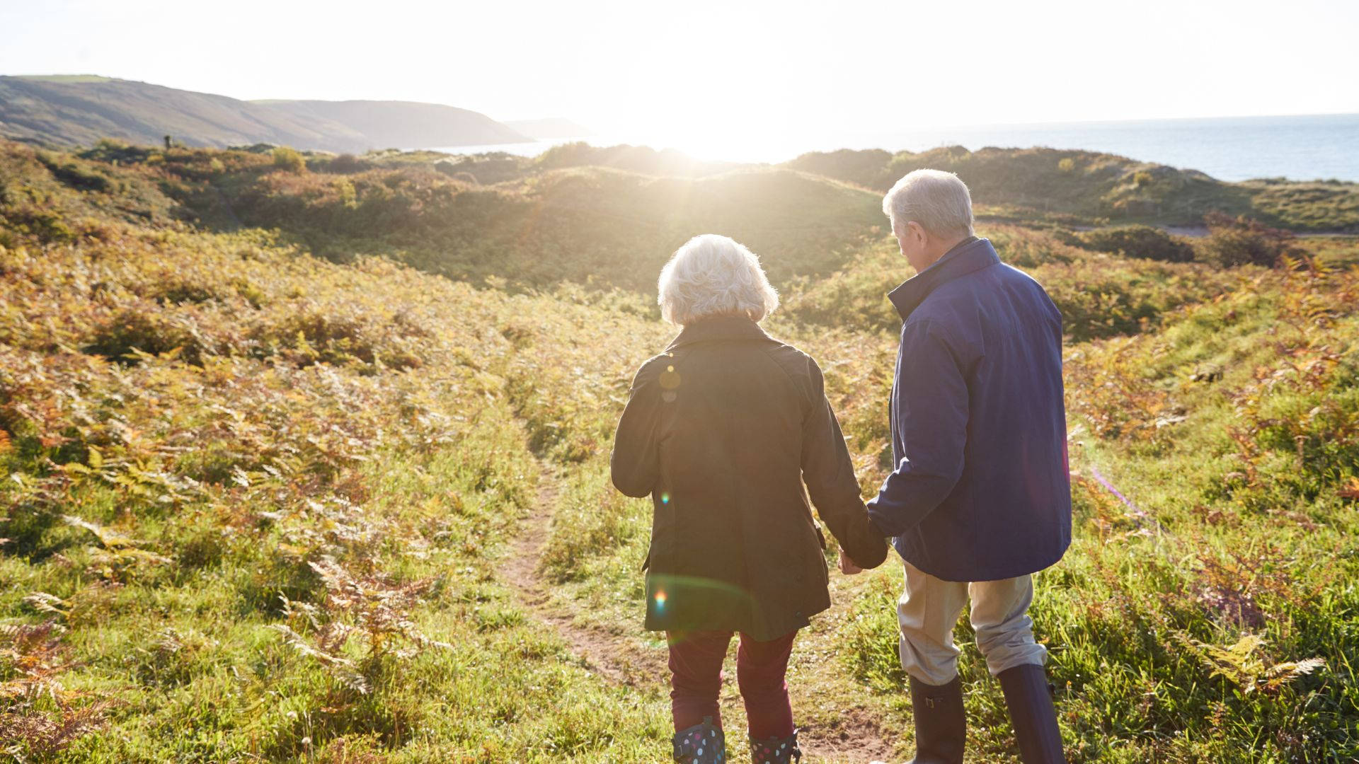 old couple, coastal trail, rolling hills, Full HD Desktop Wallpaper