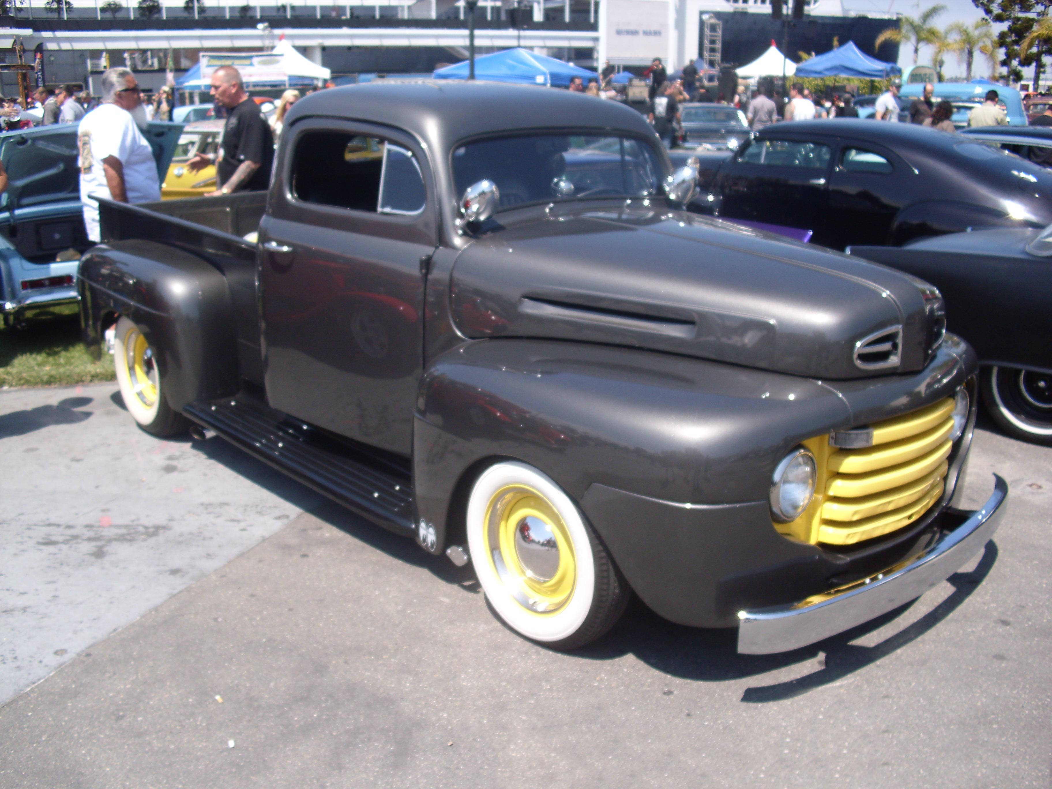 Old Ford Truck, matte black, bold yellow grille, 2K Desktop Wallpaper