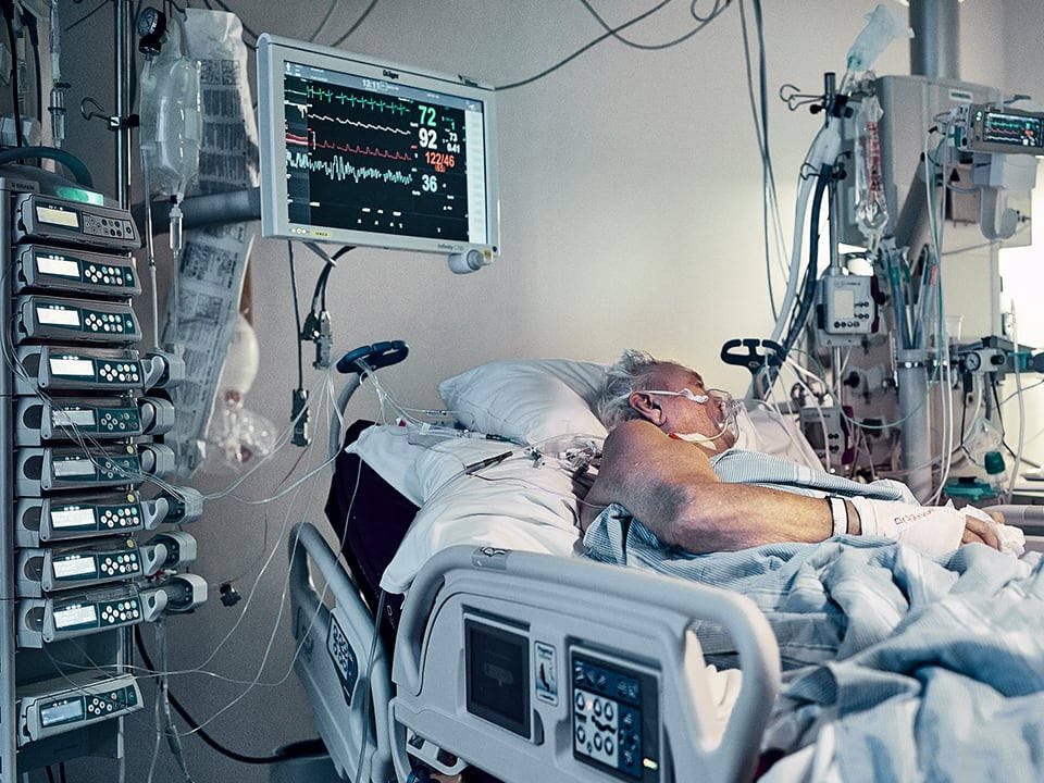 elderly patient, hospital bed, medical monitors, SD Desktop Wallpaper