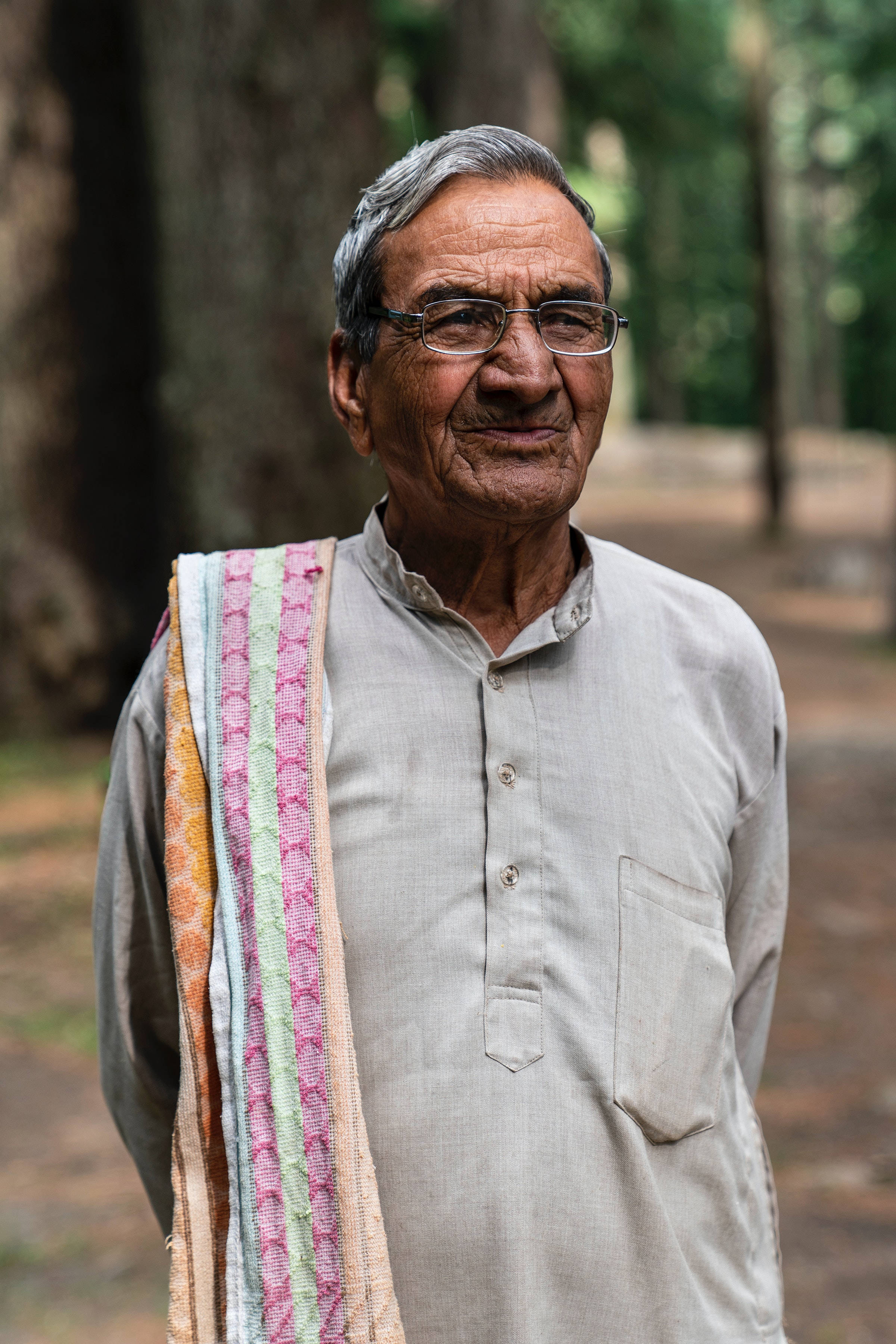 Old Man, gray top, printed shawl, 2K Phone Wallpaper
