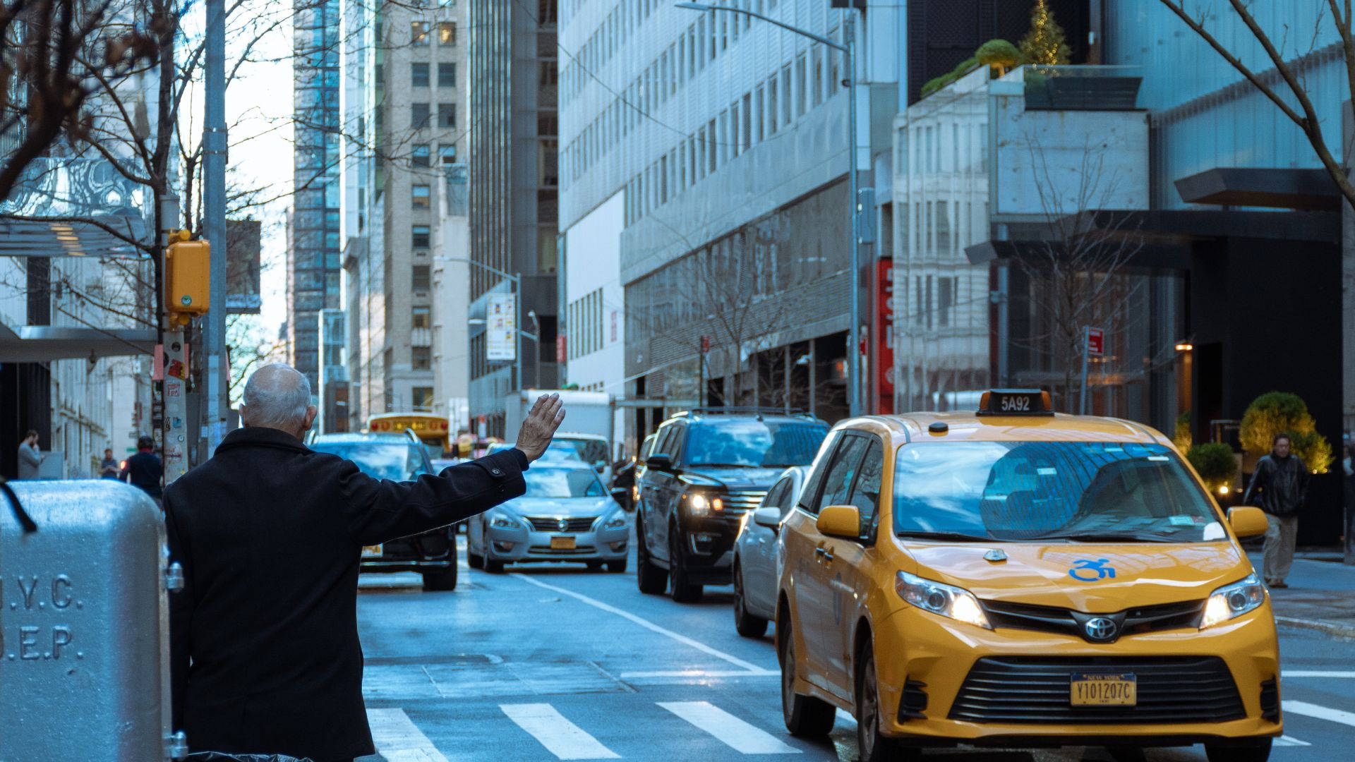Old Man, yellow NYC taxi, bustling city street, Full HD Desktop Wallpaper