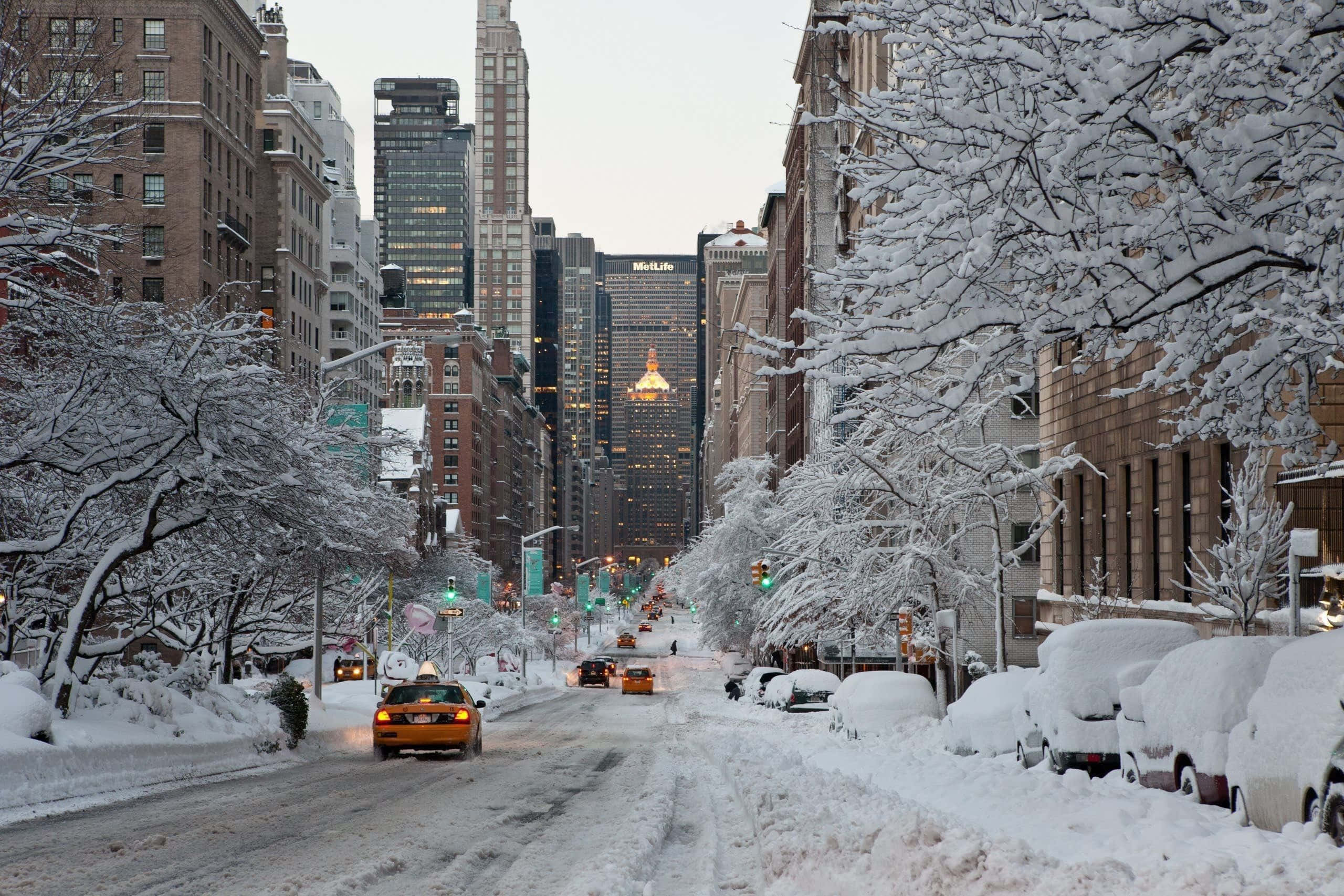 New York City, snow, city street, 2K Desktop Wallpaper